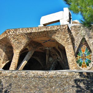 Cripta de la Colònia Güell (Santa Coloma de Cervelló) portada maria rosa ferre wikipedia   13