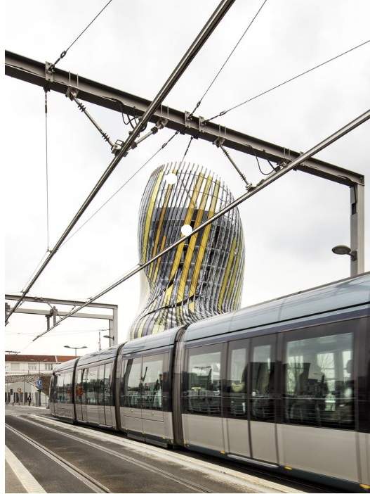 Bordeus. El tramvia arribant a la Cité du Vin. Font Pinterest Bordeus. El tramvia arribant a la Cité du Vin. Font Pinterest