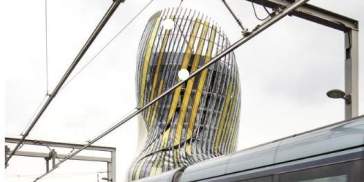 Bordeus. El tramvia arribant a la Cité du Vin. Font Pinterest Bordeus. El tramvia arribant a la Cité du Vin. Font Pinterest