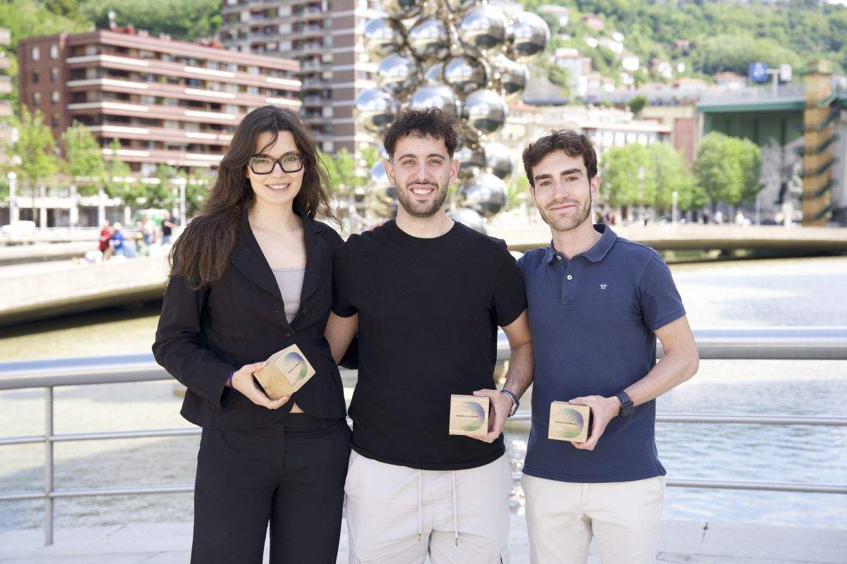 Una plataforma potenciada per IA per eliminar el residu digital guanya un concurs per trobar solucions