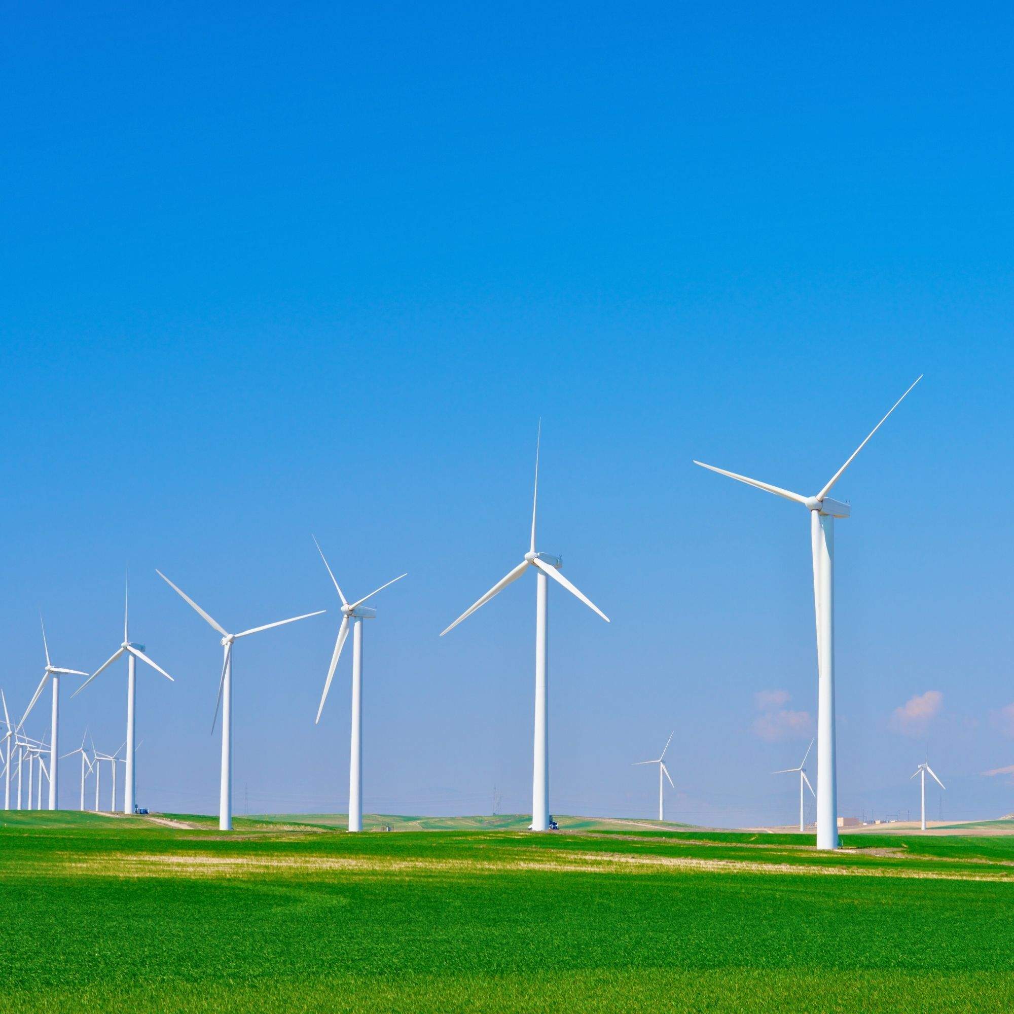 La razón de por qué vemos molinos parados a pesar de que haya viento