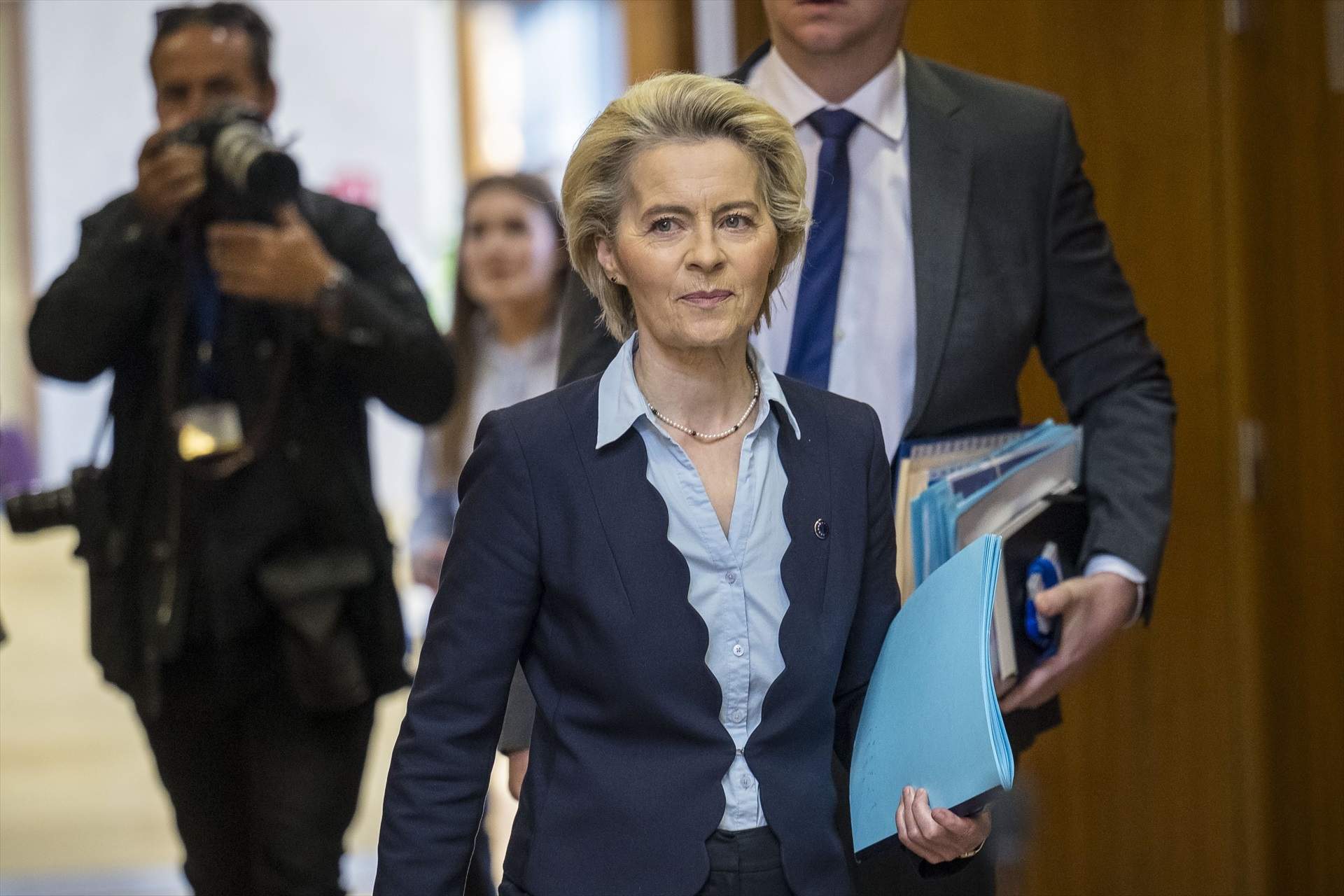 Revés judicial a Von der Leyen per ocultar els missatges amb el cap de Pfizer en la negociació per les vacunes