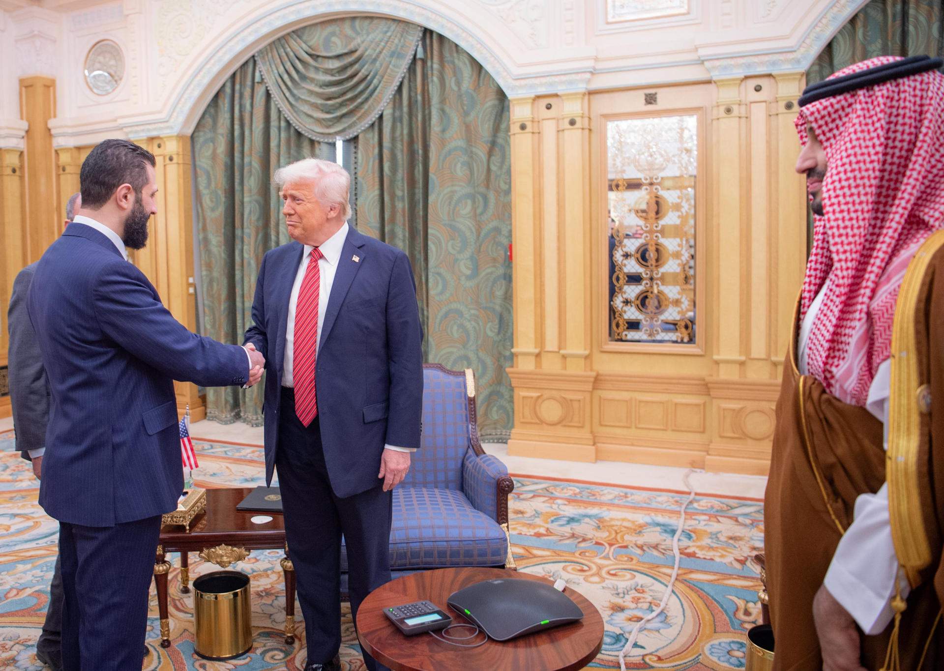 Trump lloa el president sirià i advoca per “normalitzar” les relacions entre Washington i Damasc