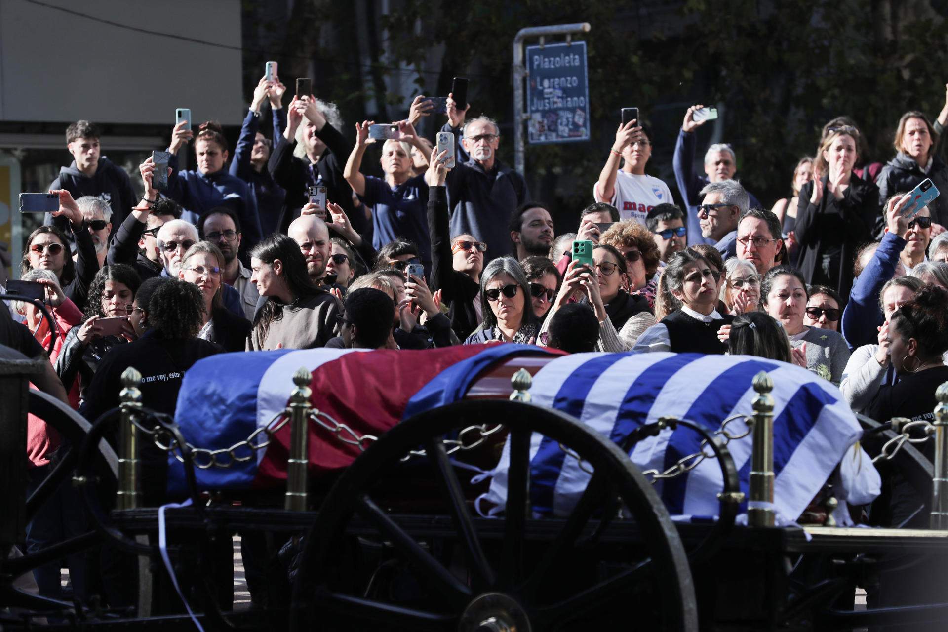 L'Uruguai acomiada en massa Pepe Mujica en un emotiu seguici fúnebre