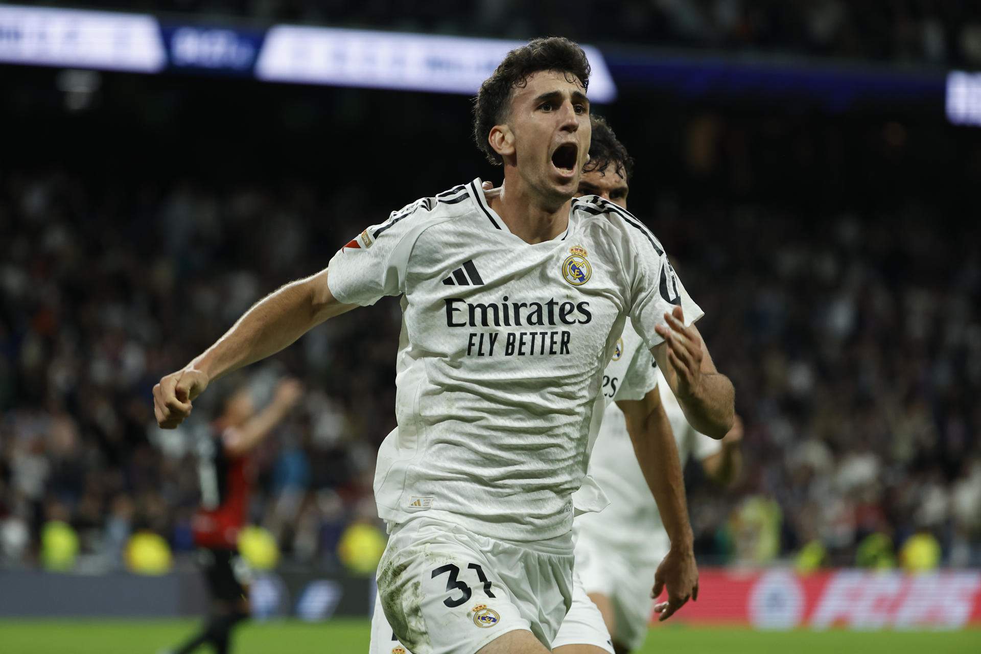 El Reial Madrid pateix contra el Mallorca (2-1) per evitar la celebració del Barça