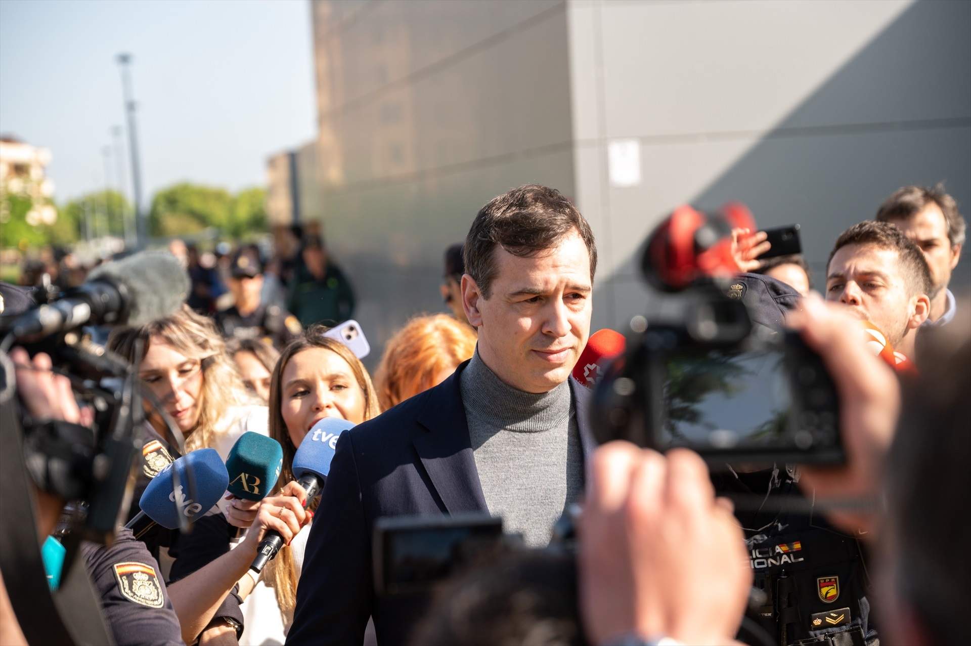 La jutgessa envia a judici el germà de Pedro Sánchez per prevaricació i tràfic d’influències