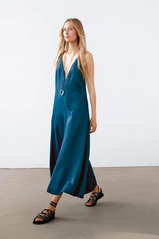 Vestit llarg fluid escoti bec|pic Vestit llarg fluid escoti bec|pic