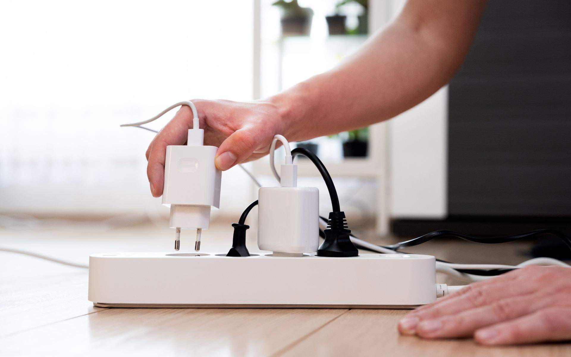 Com saber quant gasta un electrodomèstic: els trucs de l'OCU per mirar el consum de cada aparell