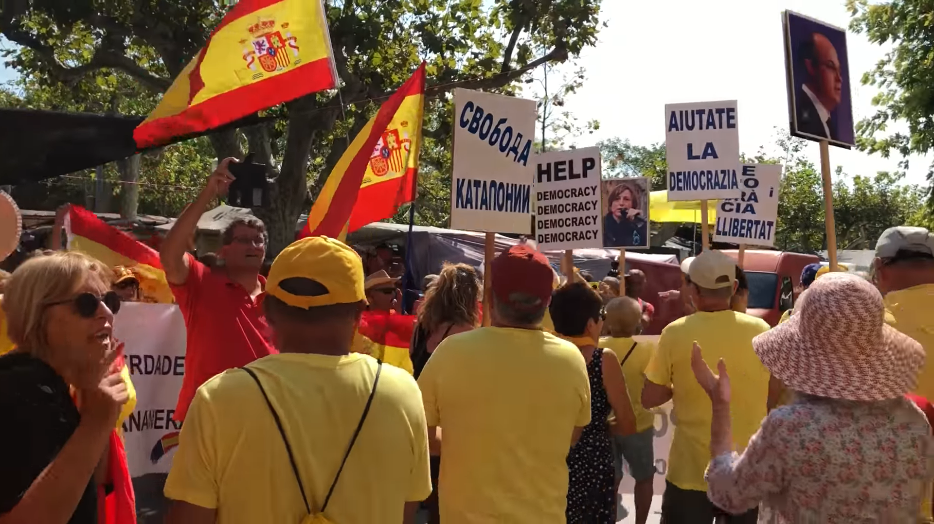 Españolistas intentan boicotear la concentración de los Avis de Cambrils