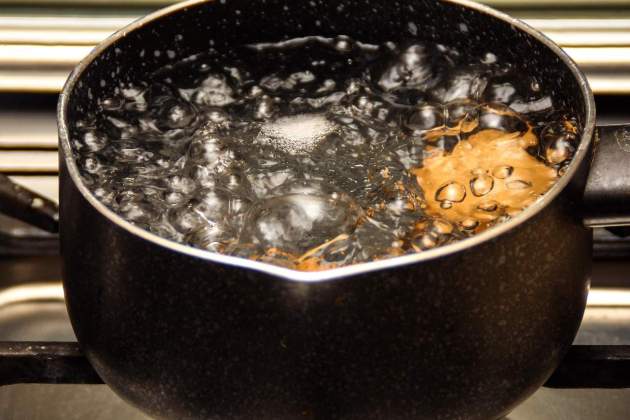 Cuina, olla, aigua i sal / Foto: Unsplash Cuina, olla, aigua i sal / Foto: Unsplash