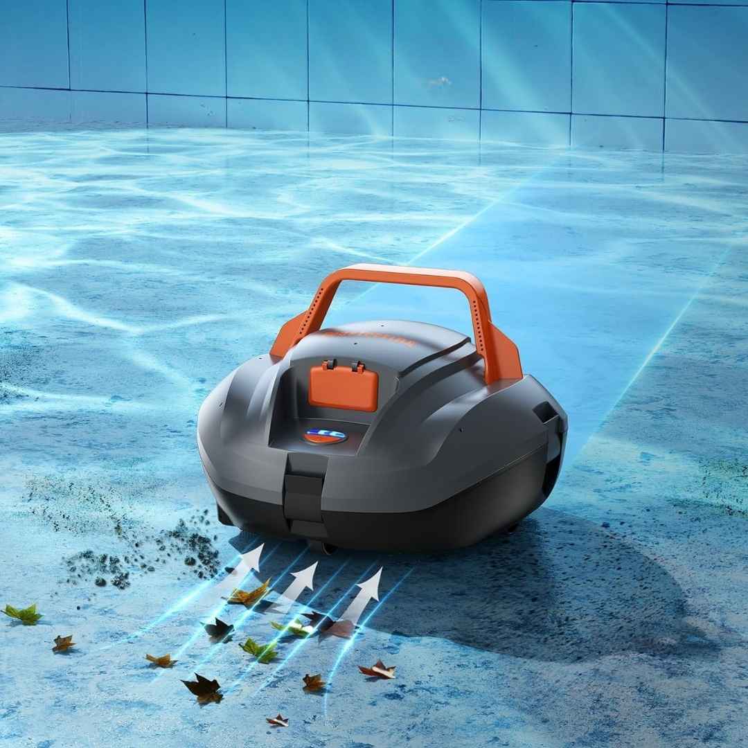 Este robot limpiafondos sin cable deja tu piscina impecable y ahora tiene un cupón de descuento