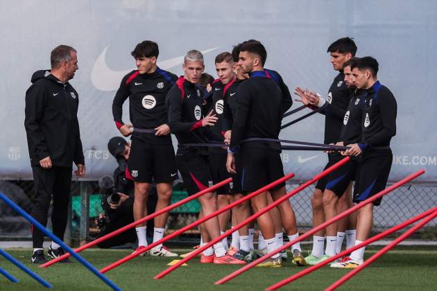 Hansi Flick, durant un entrenament amb el Barça / Foto: Europa Press