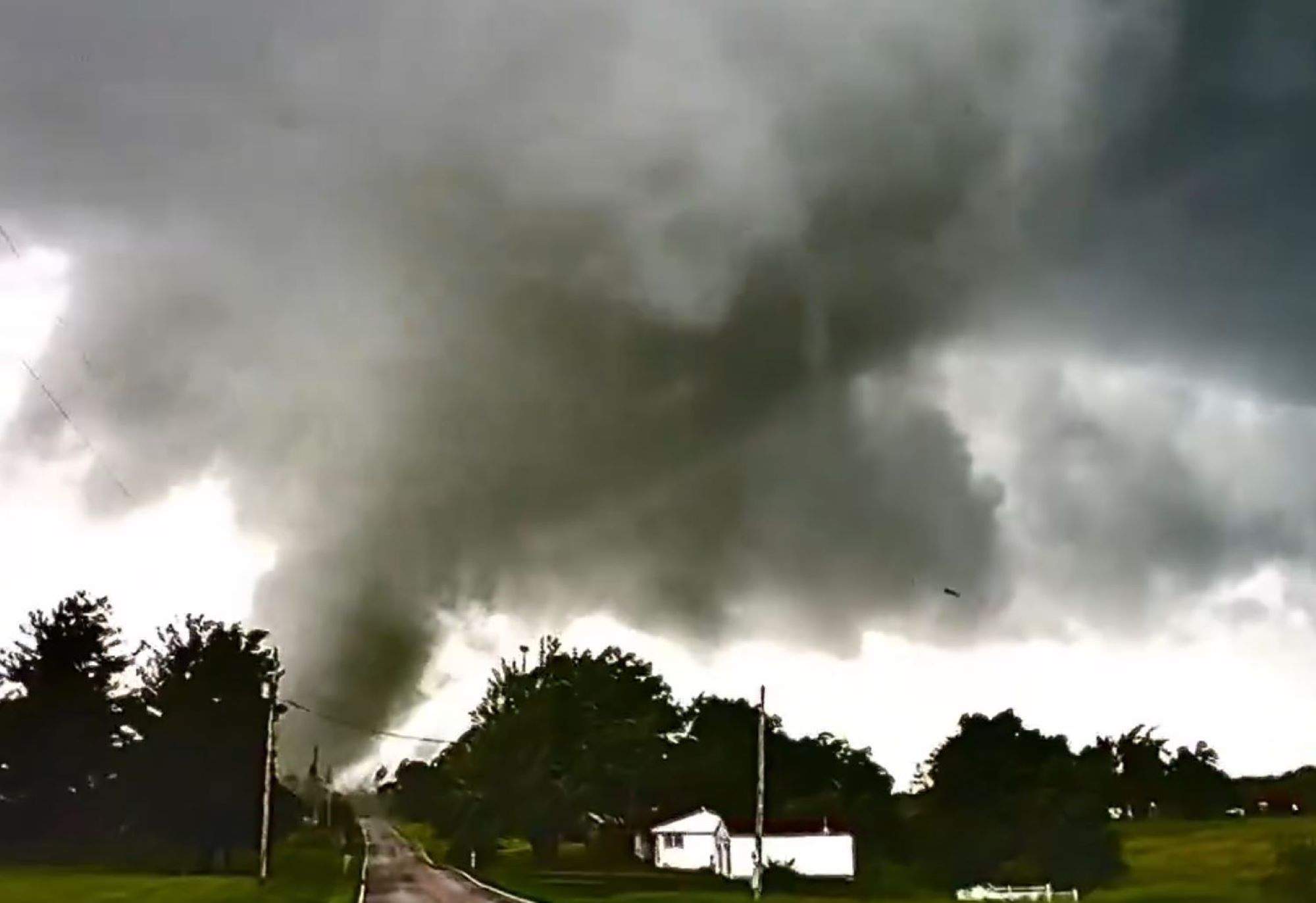 Un sistema de tornados arrasa Kentucky i Missouri i deixa almenys 23 morts | VÍDEO