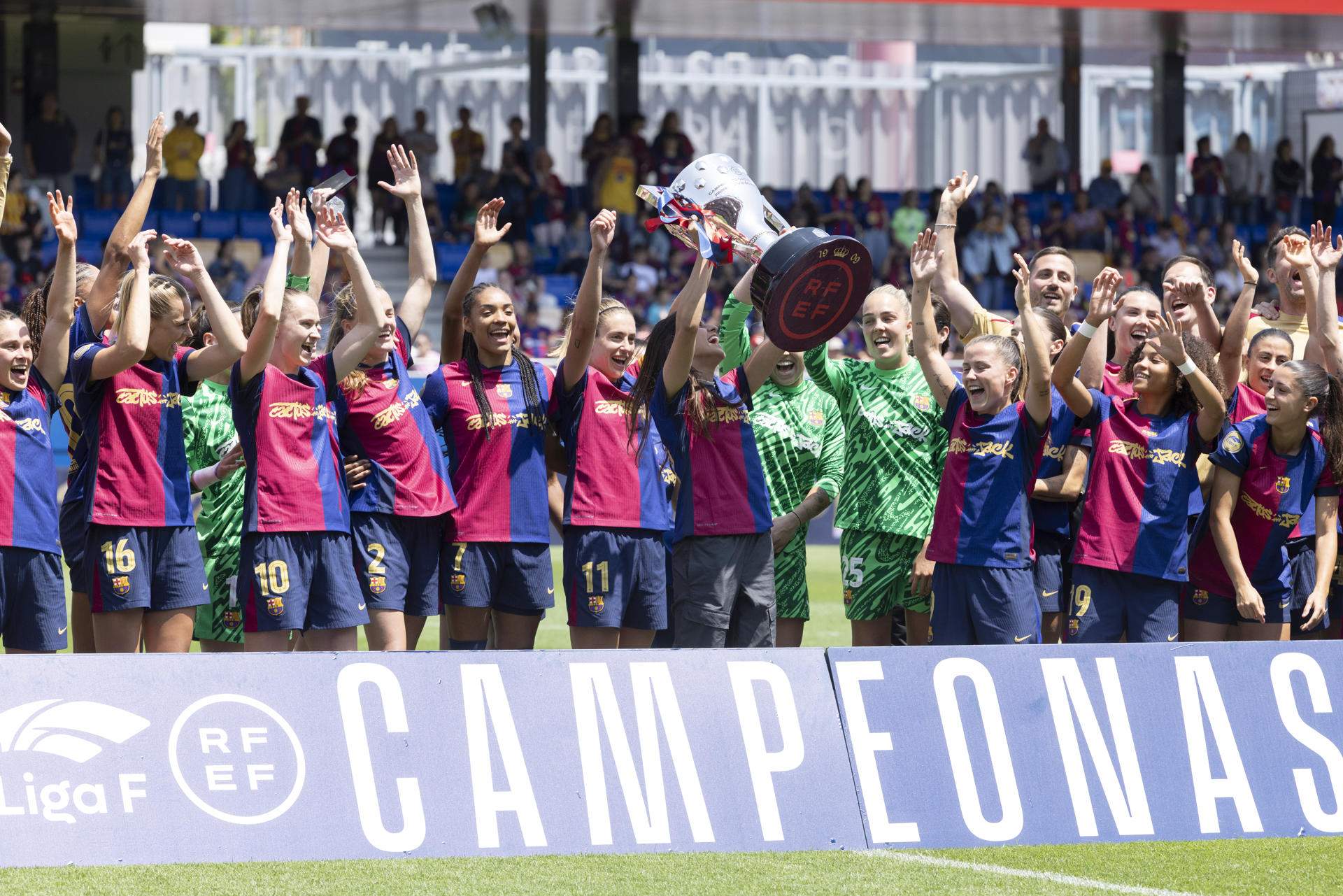 El Barça celebra el final de la Liga F con una nueva goleada ante el Athletic (6-0)