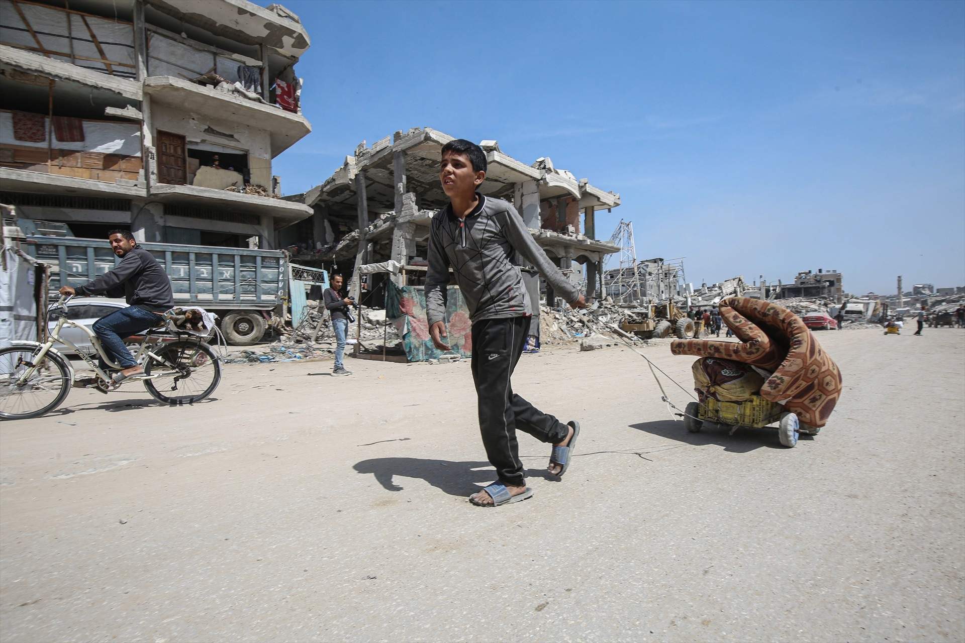 Israel llança una "àmplia" ofensiva addicional amb el nord i el sud de Gaza en el punt de mira