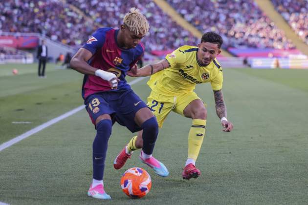 Lamine Yamal, defensat durant el Barça - Vila-real / Foto: Europa Press Lamine Yamal, defensat durant el Barça - Vila-real / Foto: Europa Press