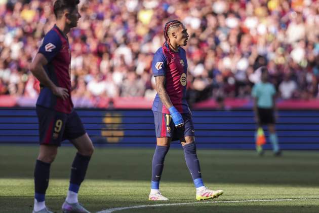 Raphinha, decepcionat durante el Barça - Villarreal / Foto: Europa Press