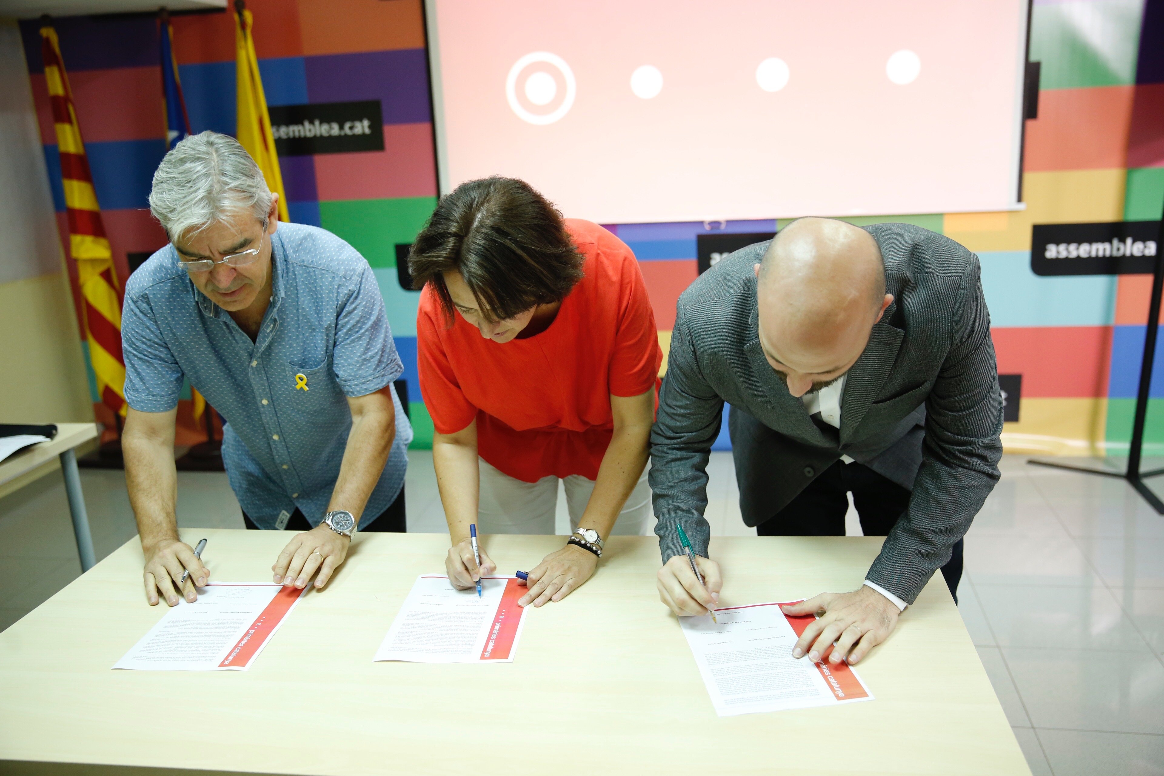signatura acord primàries. Paluzié Josep Manel Ximeni i Jordi Graupera/Sergi Alcázar