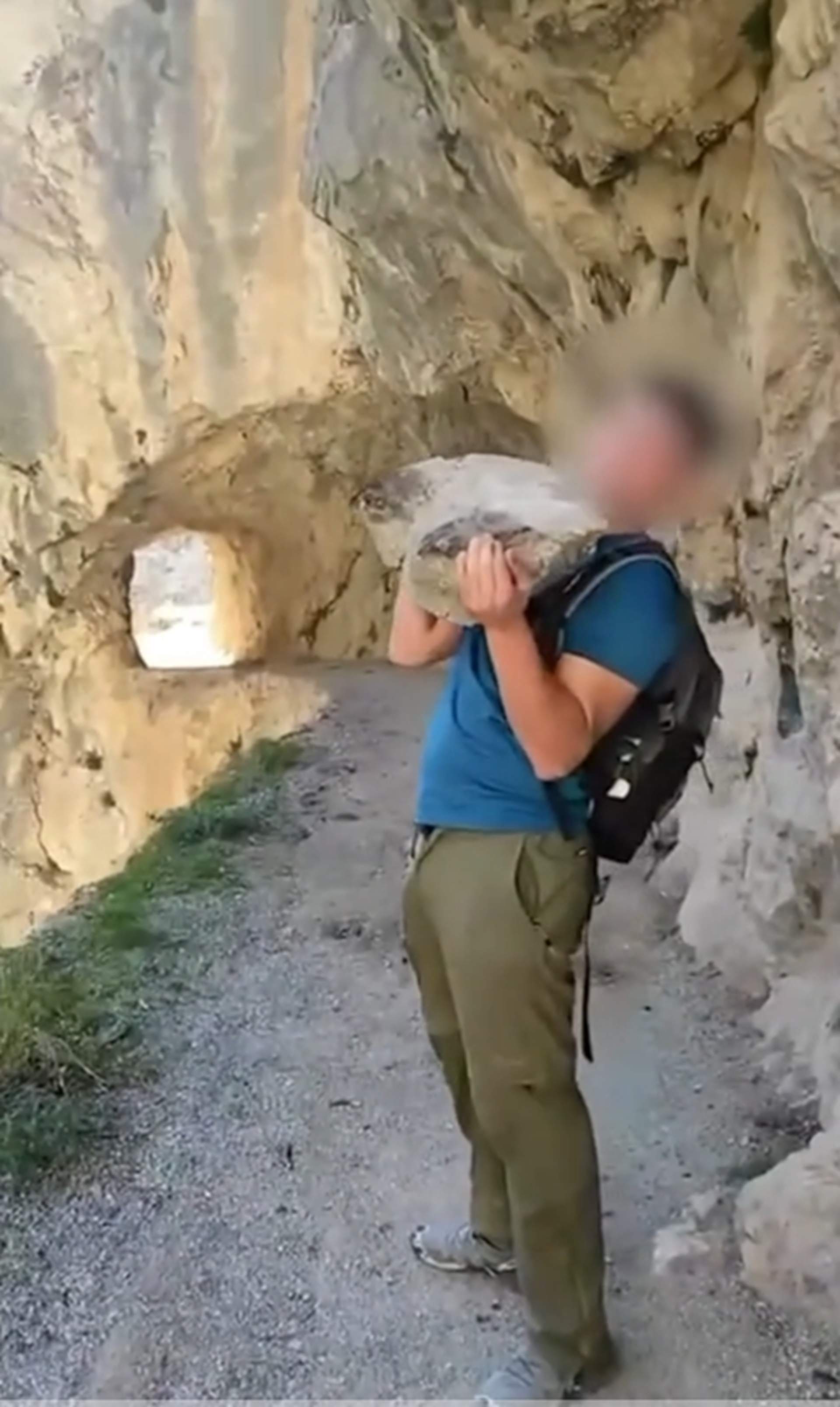 Un jove tira una pedra per un penya-segat dels Pics d'Europa i la broma li pot costar fins a 200.000 euros
