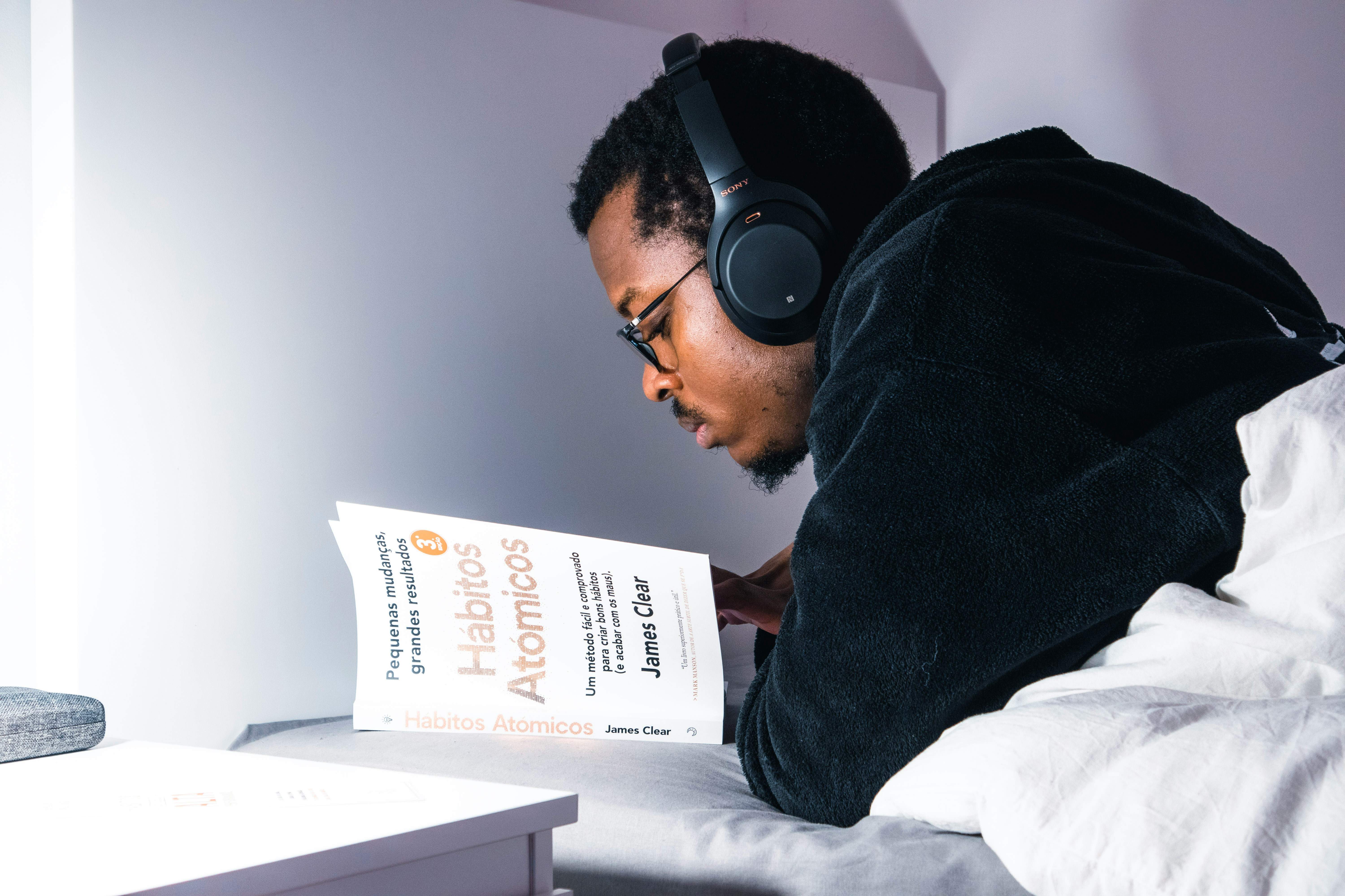 Quedarse dormido escuchando un pódcast: ¿puede perjudicar tu sueño?