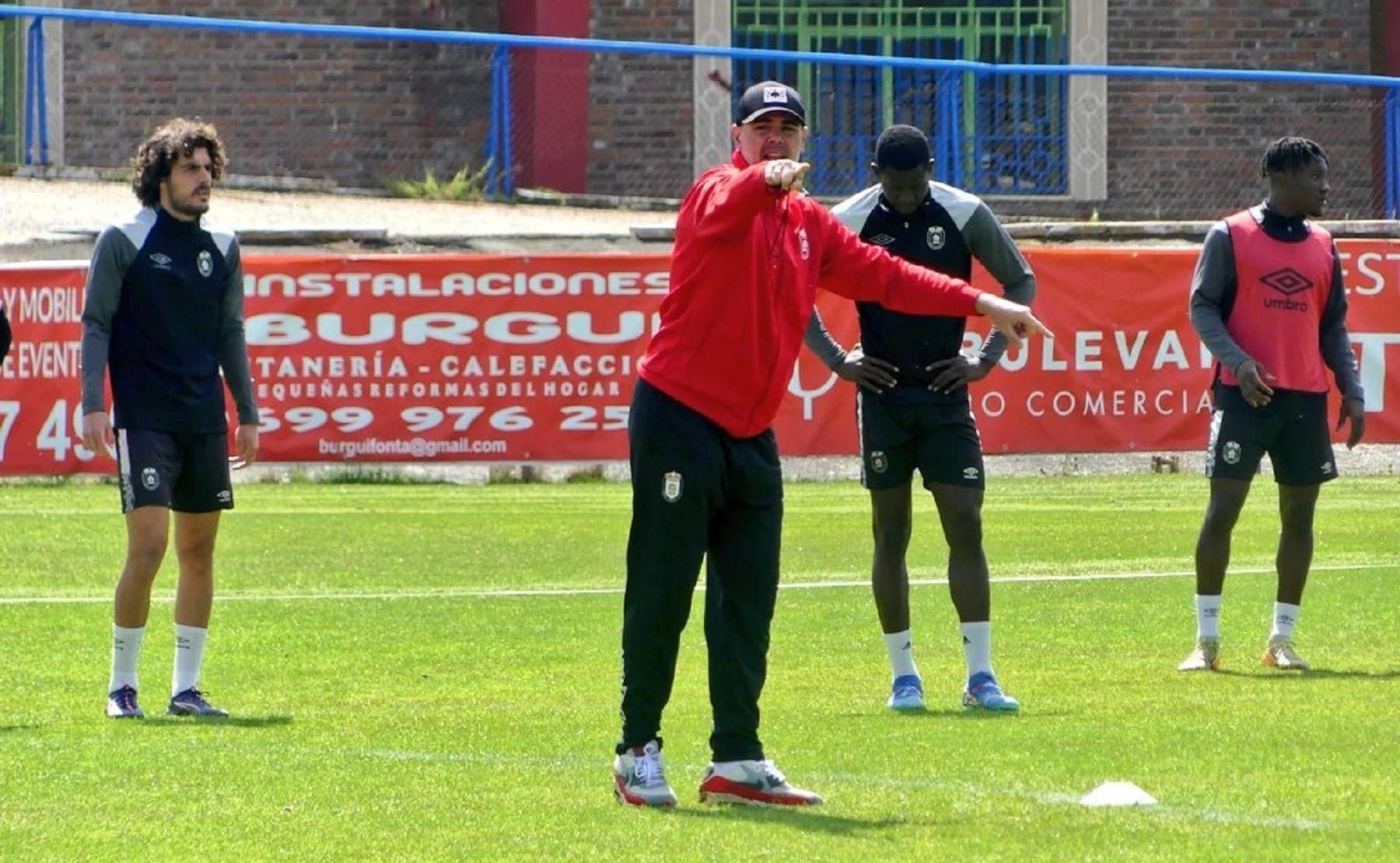 Una leyenda del Barça sigue sin encontrar su lugar en los banquillos: dimisión después de 4 partidos
