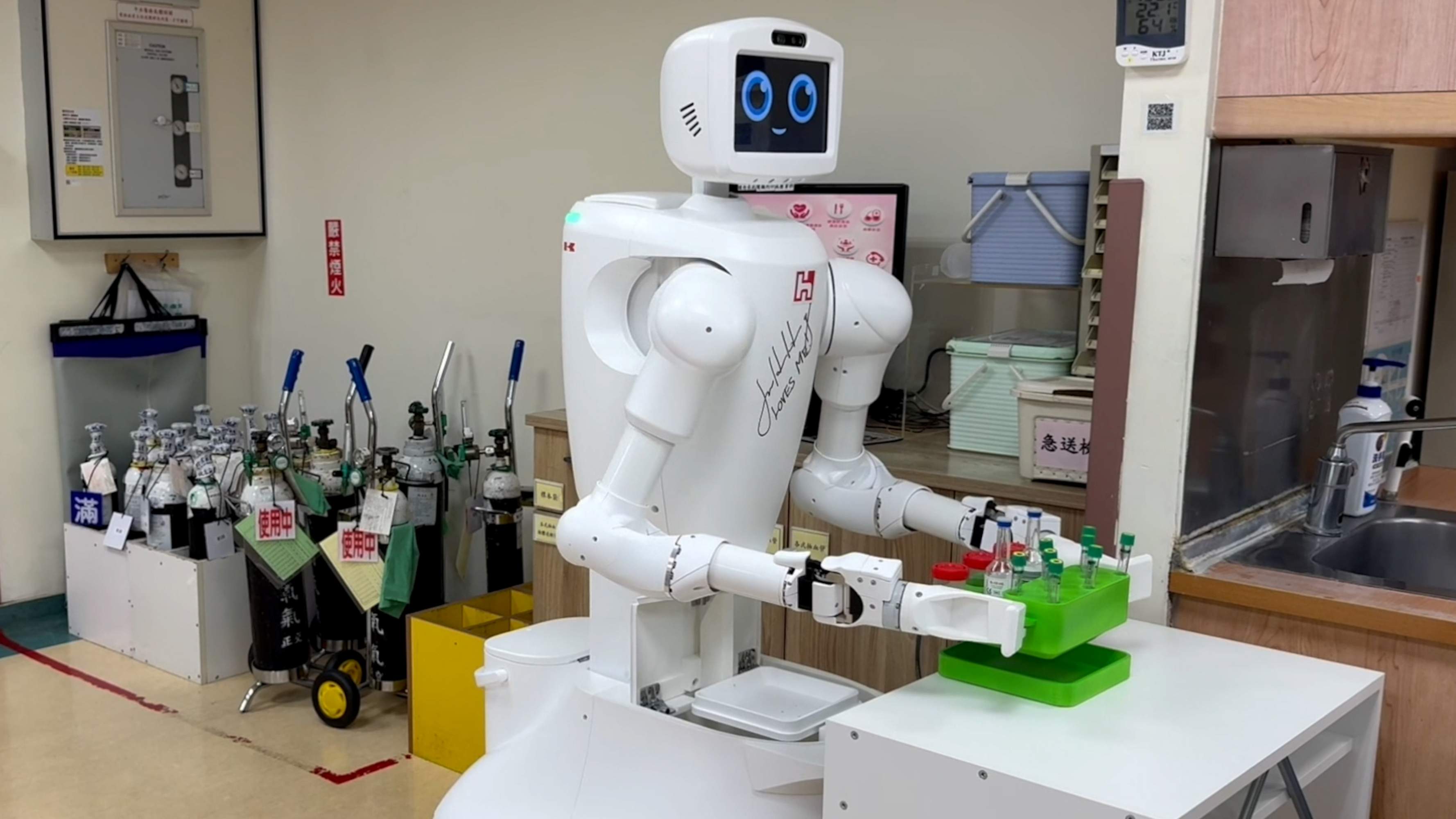 Taiwán ya tiene la manera de luchar contra su crisis sanitaria: ha contratado a estas enfermeras robots