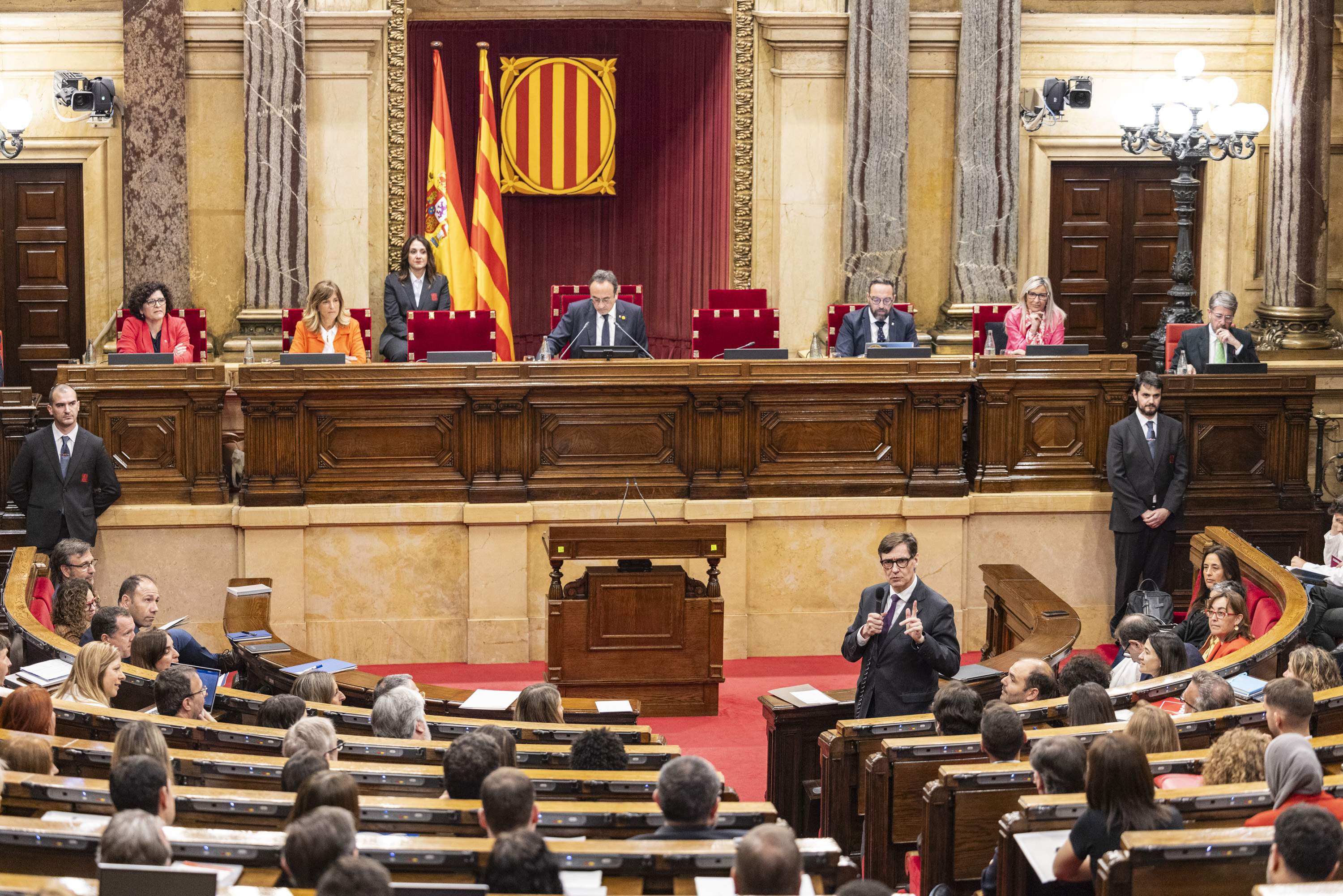 El Parlament rechaza rebajar el IRPF, suprimir el impuesto de sucesiones y patrimonio y revisar el ITP