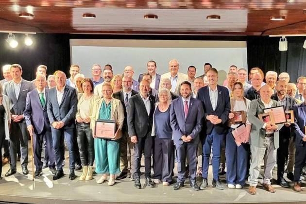 Premi Esport i Medi Ambient als IX Premis Catalunya a la Gestió Esportiva Premi Esport i Medi Ambient als IX Premis Catalunya a la Gestió Esportiva