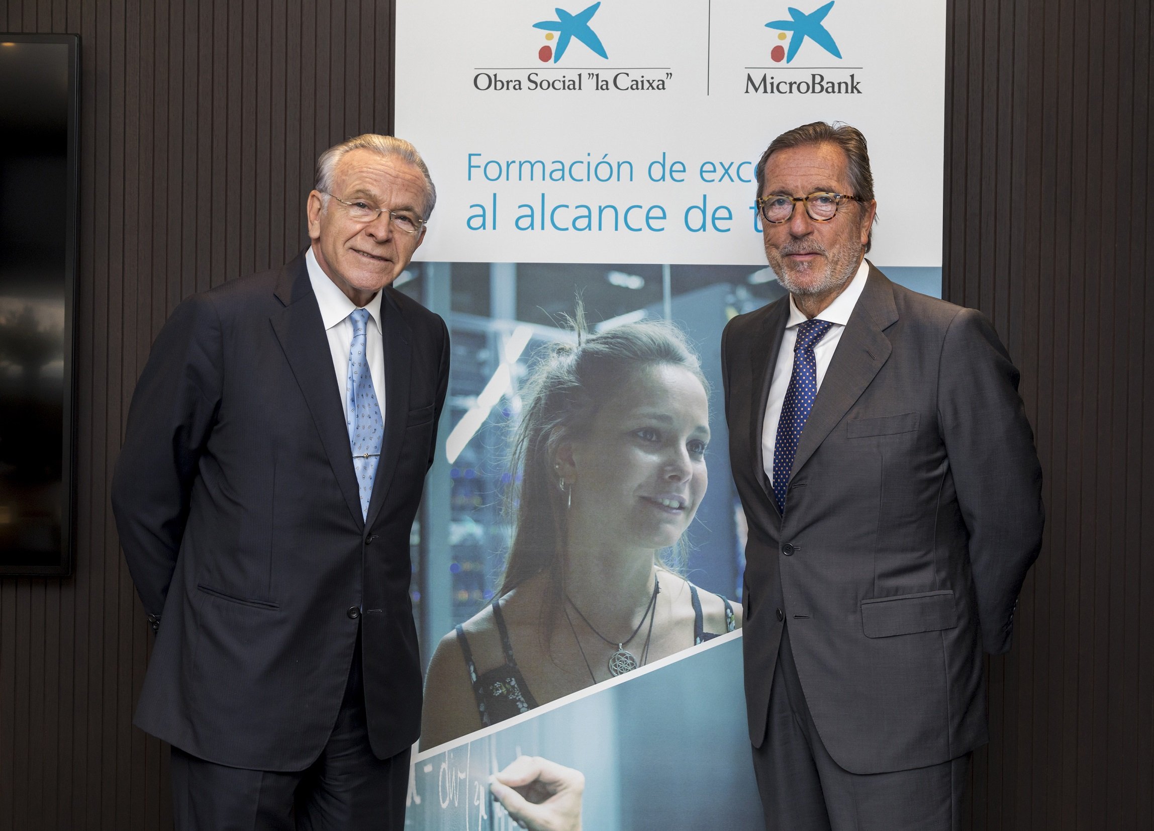 Fundació "La Caixa" i MicroBank oferiran préstecs per fer el postgrau a l'estranger