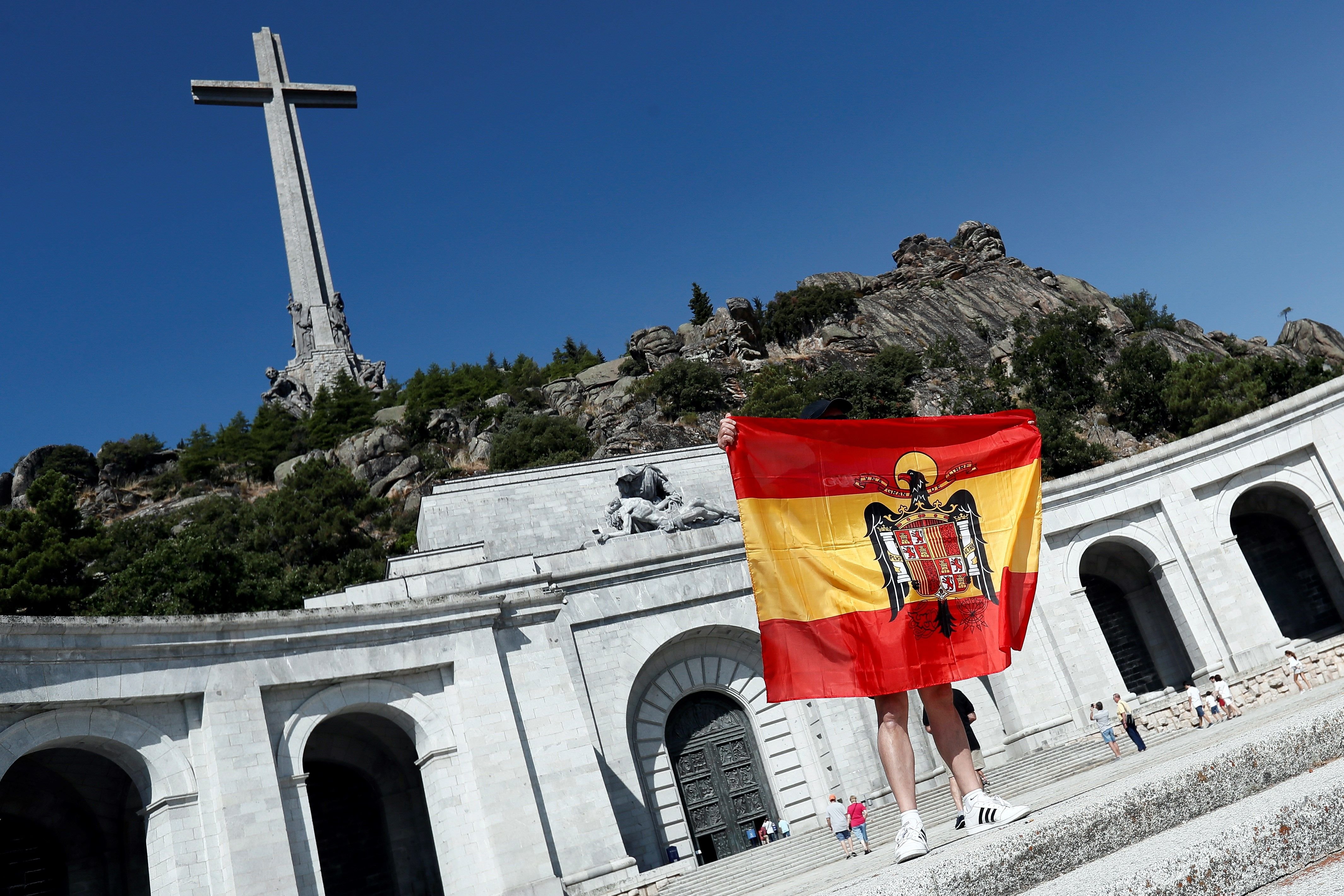 El PSOE planteja sancionar i tancar els espais oberts al públic que exaltin Franco