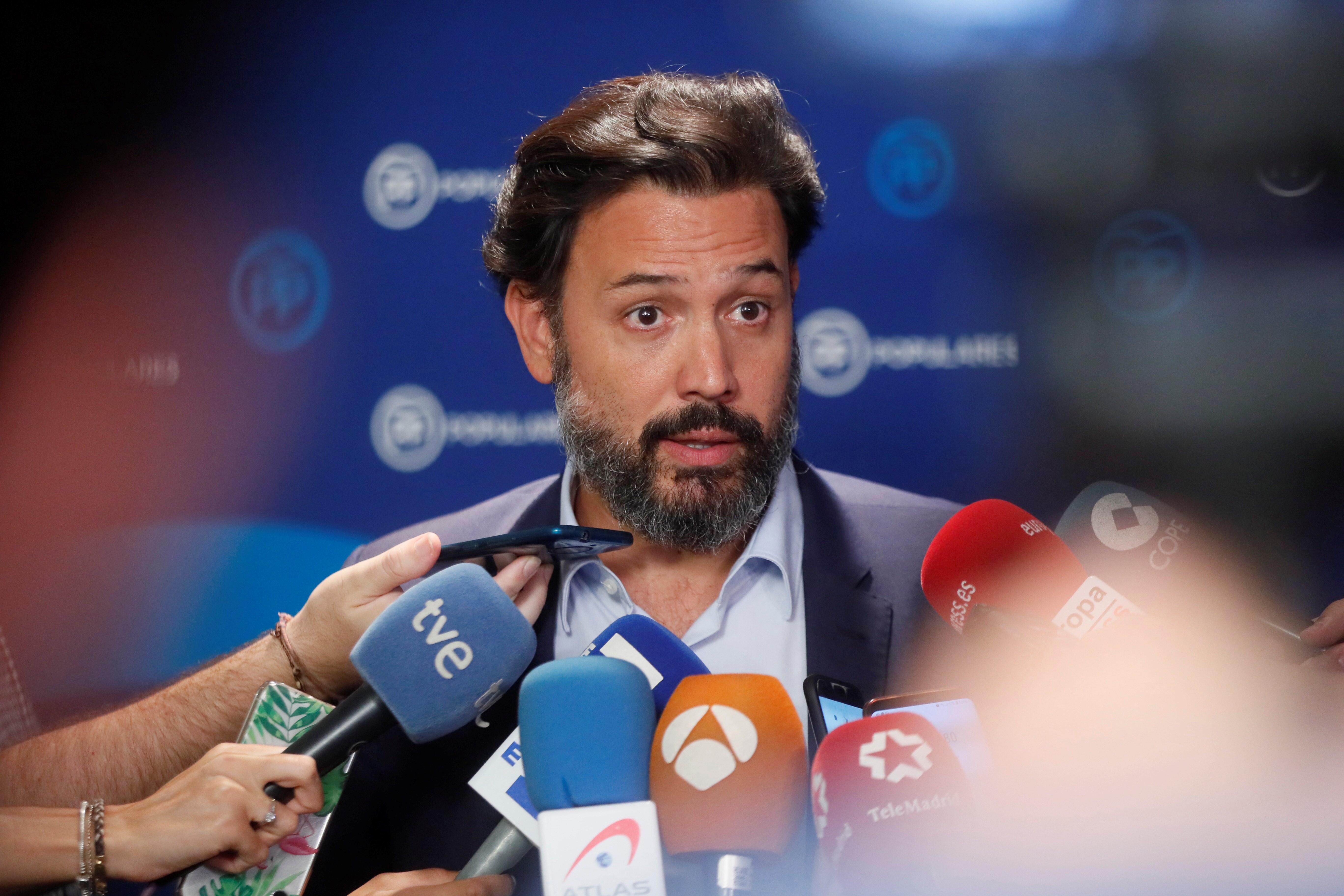 El PP acusa el PSOE de "posar en risc la Transició" amb l'exhumació
