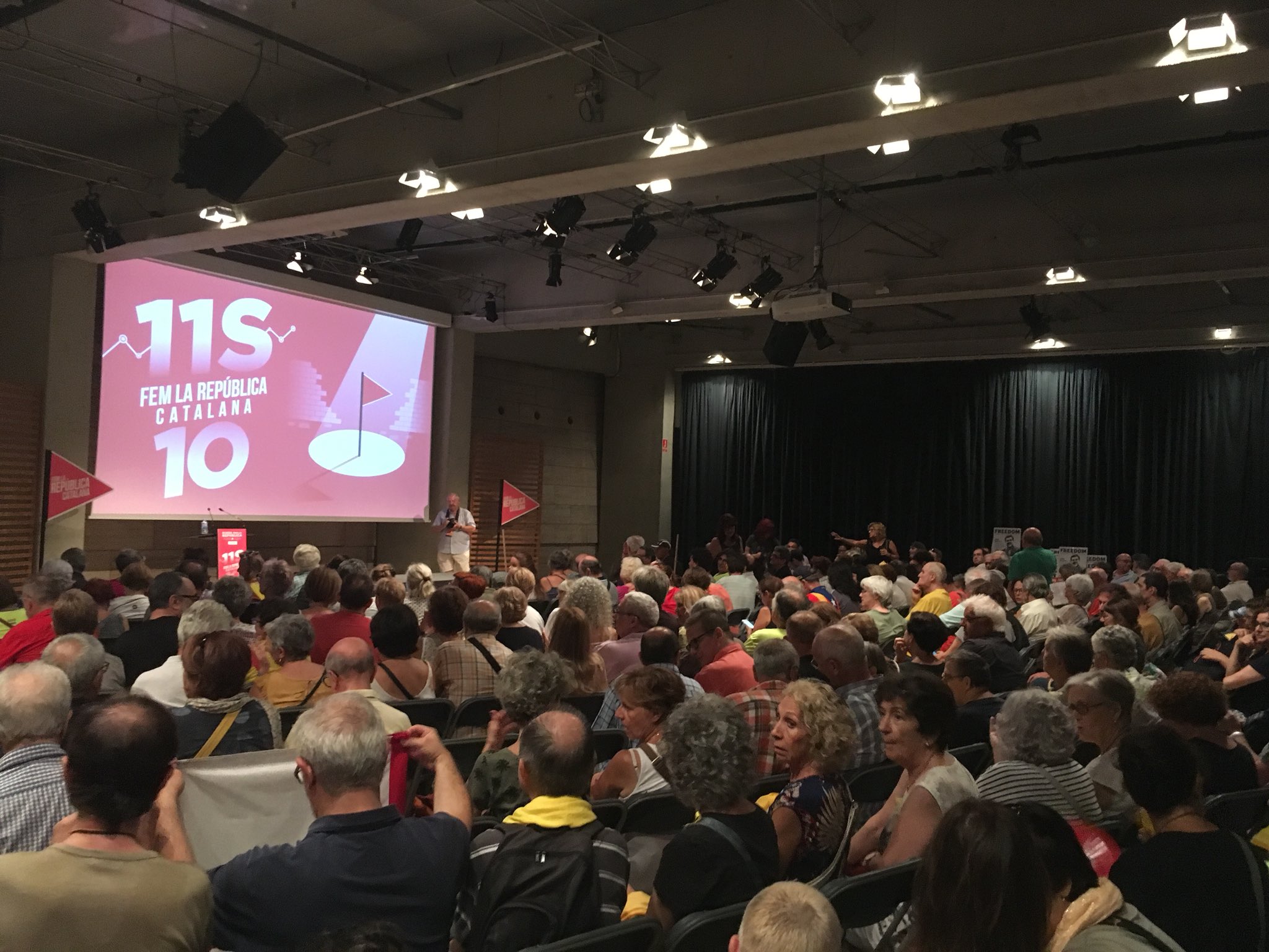 Paluzie crida a fer "una demostració de força" l'11-S