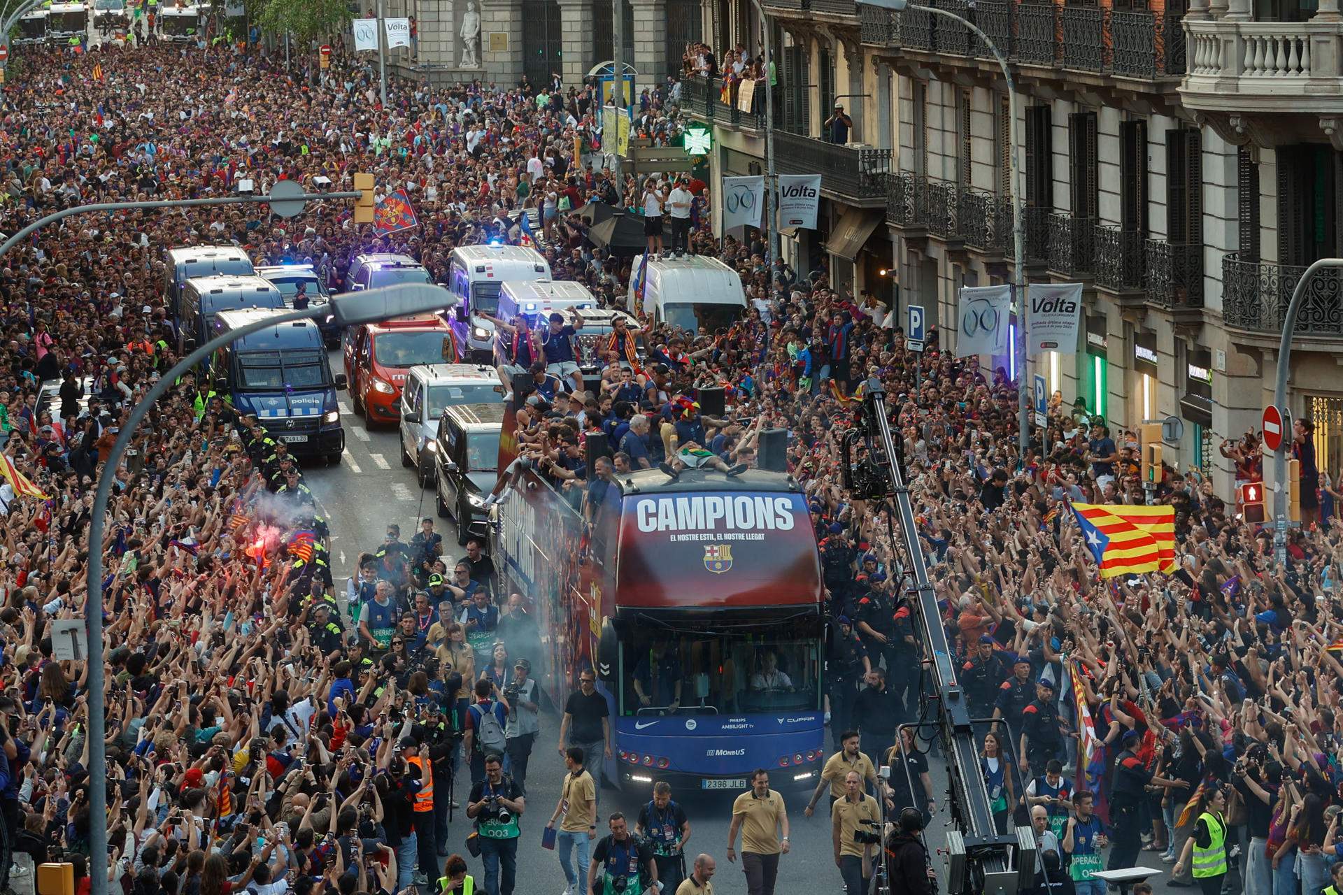 La rua del FC Barcelona per la ciutat comtal, el conflicte a Palestina i més: la volta al món en 15 fotos