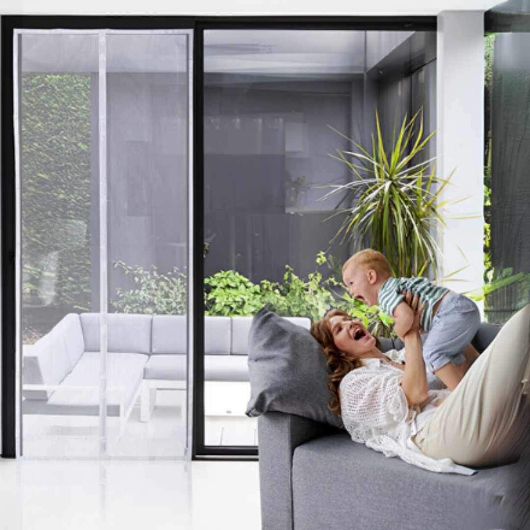 Cierre automático y sin manos: así es la mosquitera nº1 en ventas y hoy tiene descuento