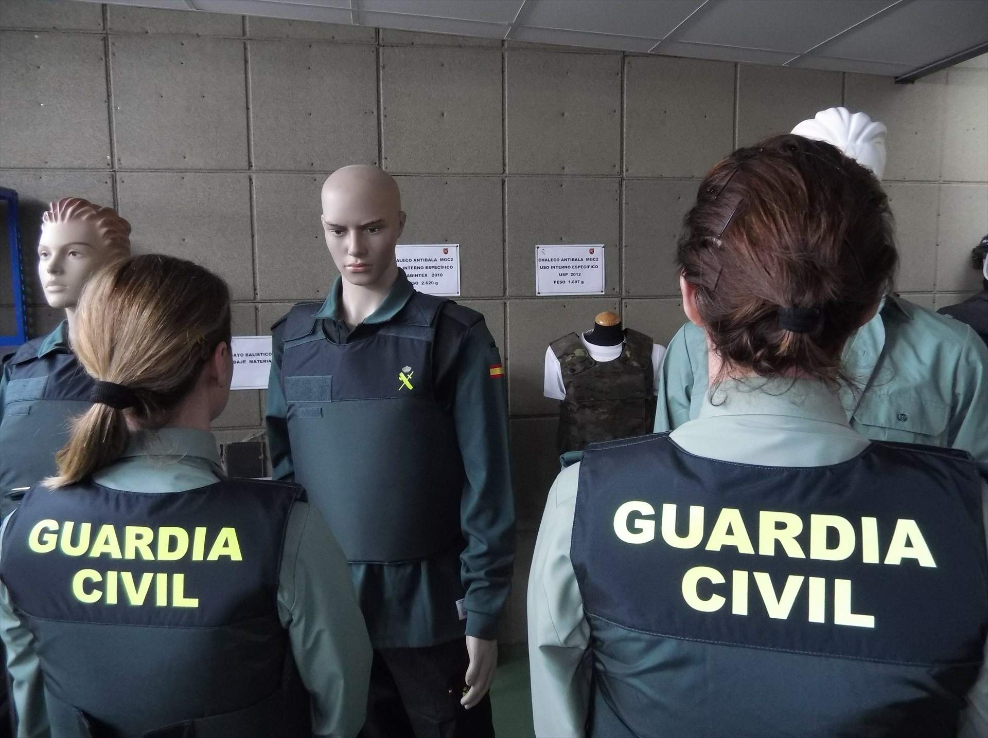 Denuncia contra Marlaska: armilles antibales "usades i mal ajustades" per als alumnes de la Guàrdia Civil