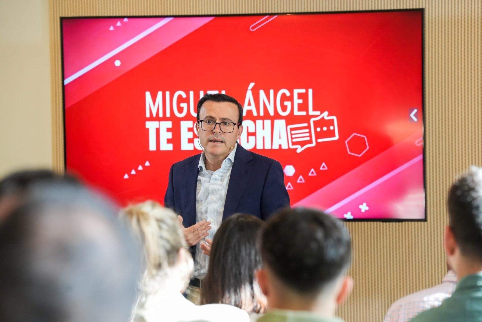 El PSOE extremeny justifica amb subterfugis l’aforament del seu líder en el cas del germà de Sánchez