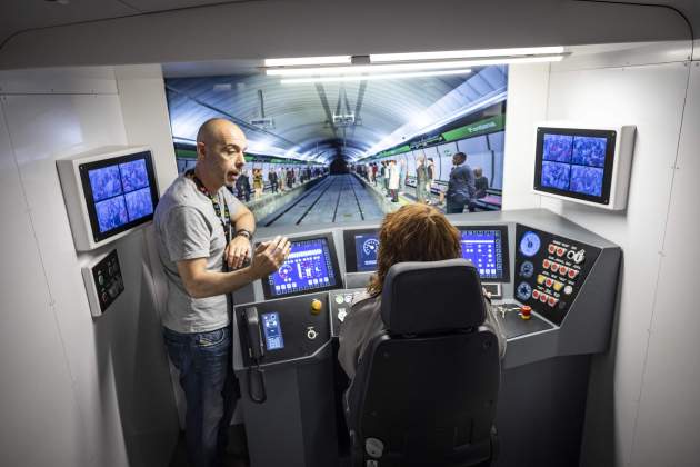 Sala simuladors de conducció de metro laia bonet / Foto: Carlos Baglietto Sala simuladors de conducció de metro laia bonet / Foto: Carlos Baglietto