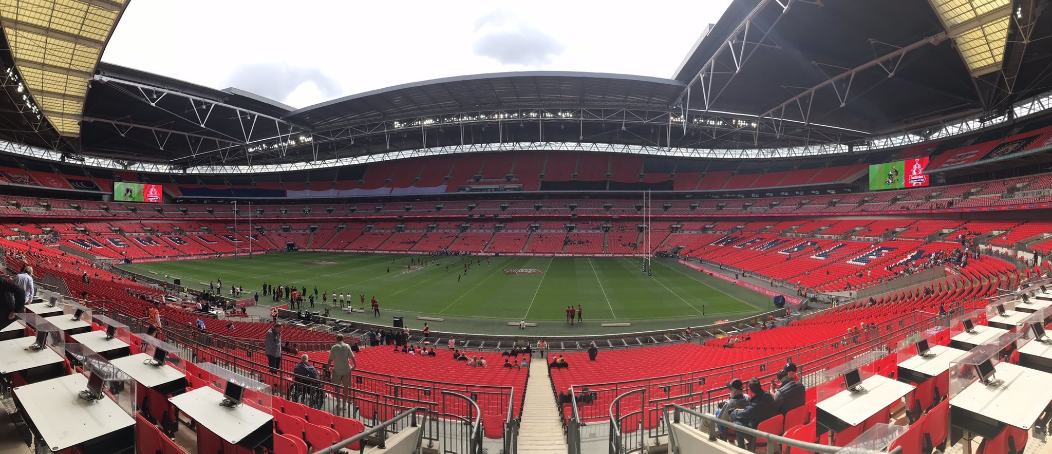 Vídeo: 'Els Segadors' suenan en Wembley media hora antes del partido