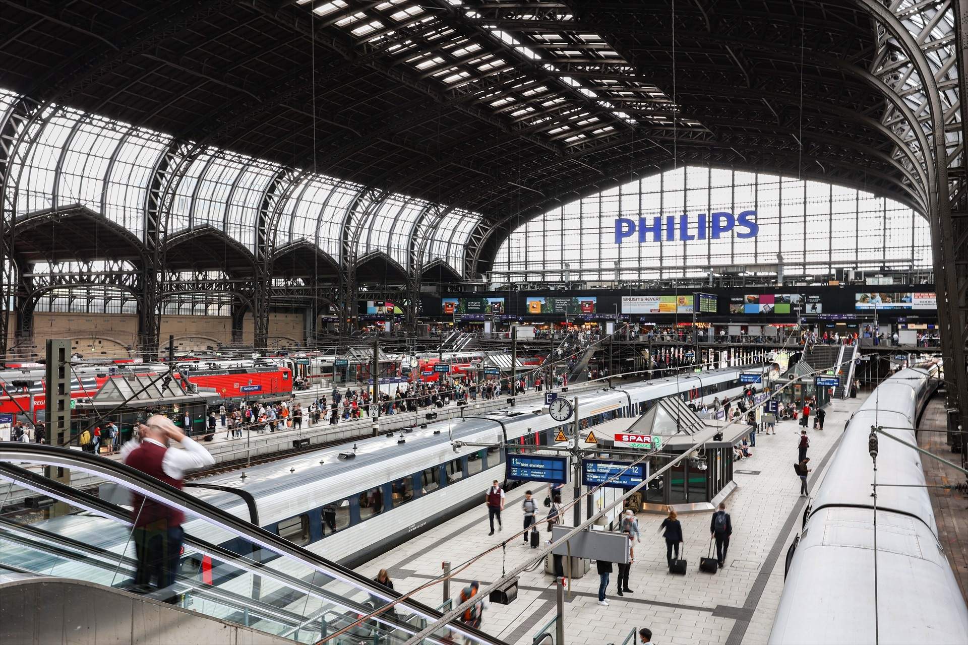 Disset ferits, quatre dels quals en estat crític, per un apunyalament múltiple a Hamburg