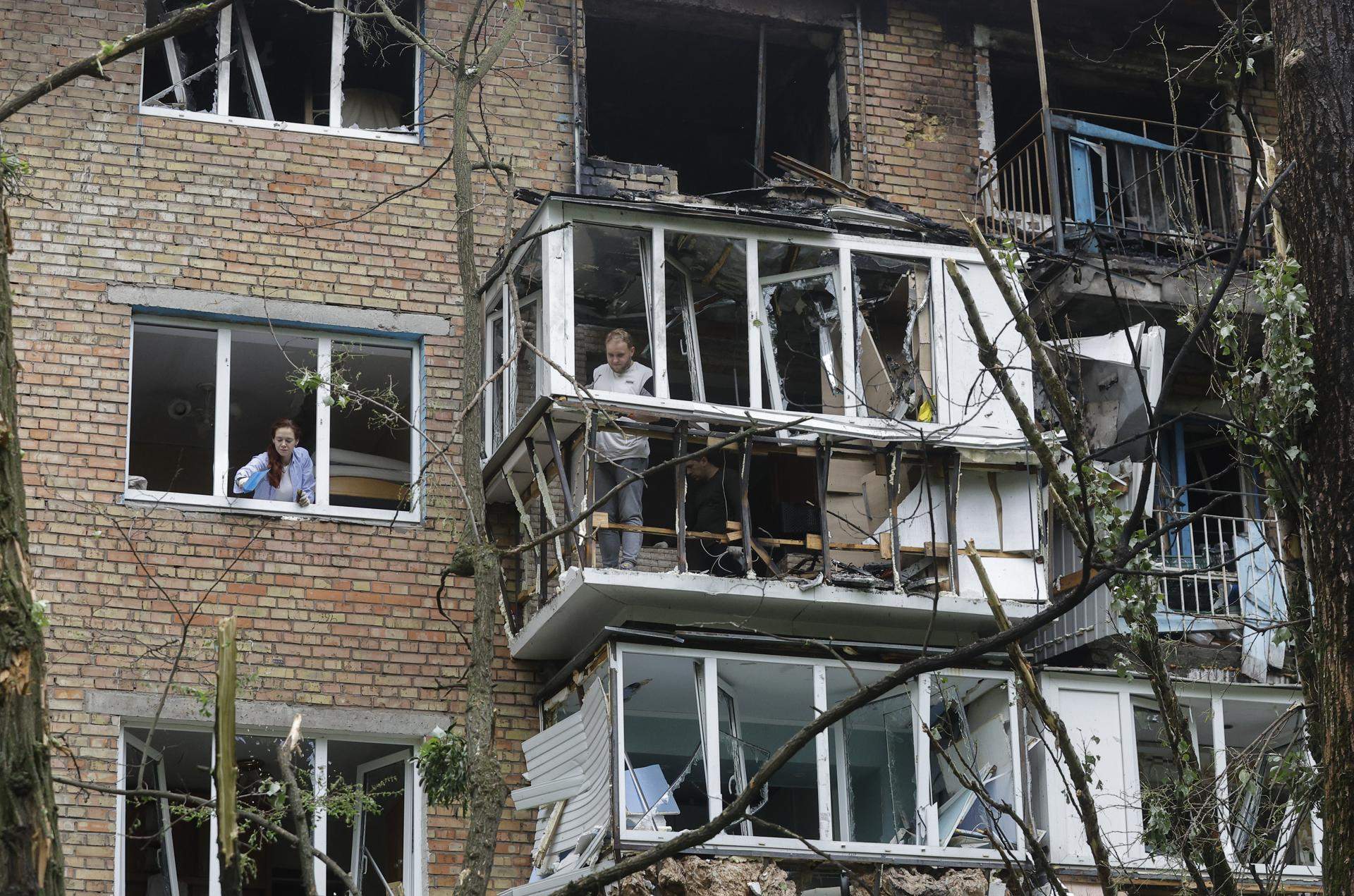 Un bombardeig massiu rus sobre Kíev entela l'alliberament de presoners pactat a Istanbul