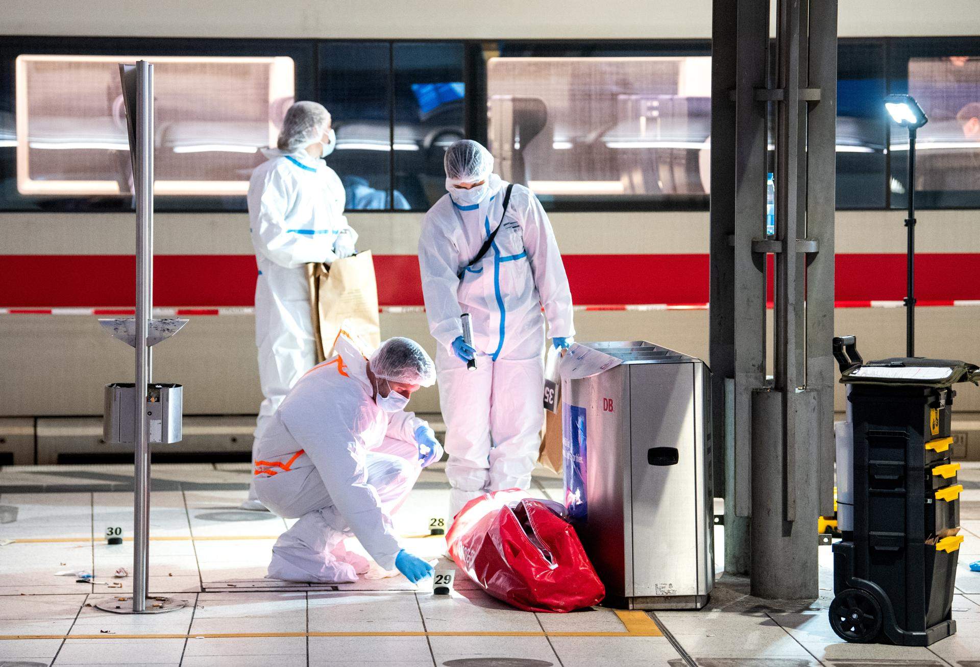 Divuit ferits, quatre dels quals en estat crític, per un apunyalament múltiple a Hamburg