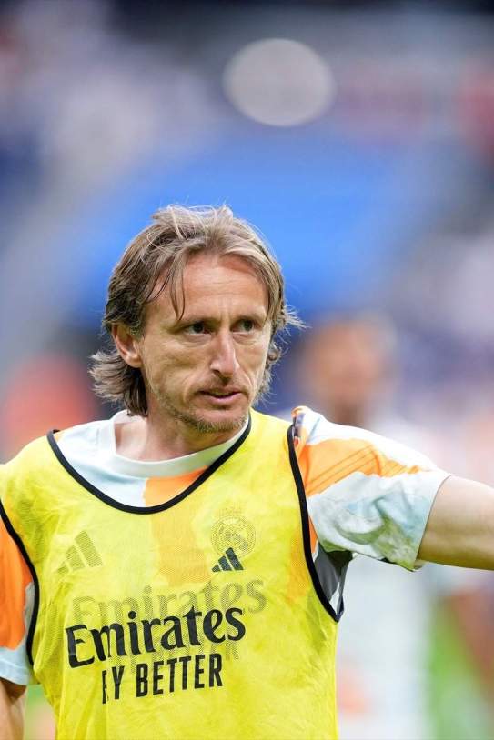 EuropaPress 6745728 luka modric of real madrid saludates to the supporters during the spanish EuropaPress 6745728 luka modric of real madrid saludates to the supporters during the spanish
