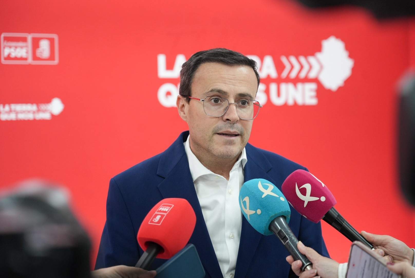 El líder del PSOE extremeny, denunciat per suborn per aforar-se i impedir anar a judici pel cas David Sánchez