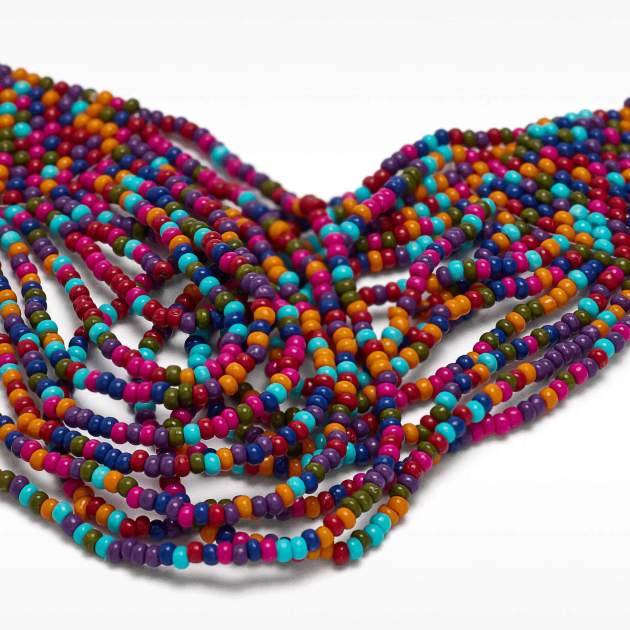Pendientes largos ovalados con cuentas multicolor Pendientes largos ovalados con cuentas multicolor