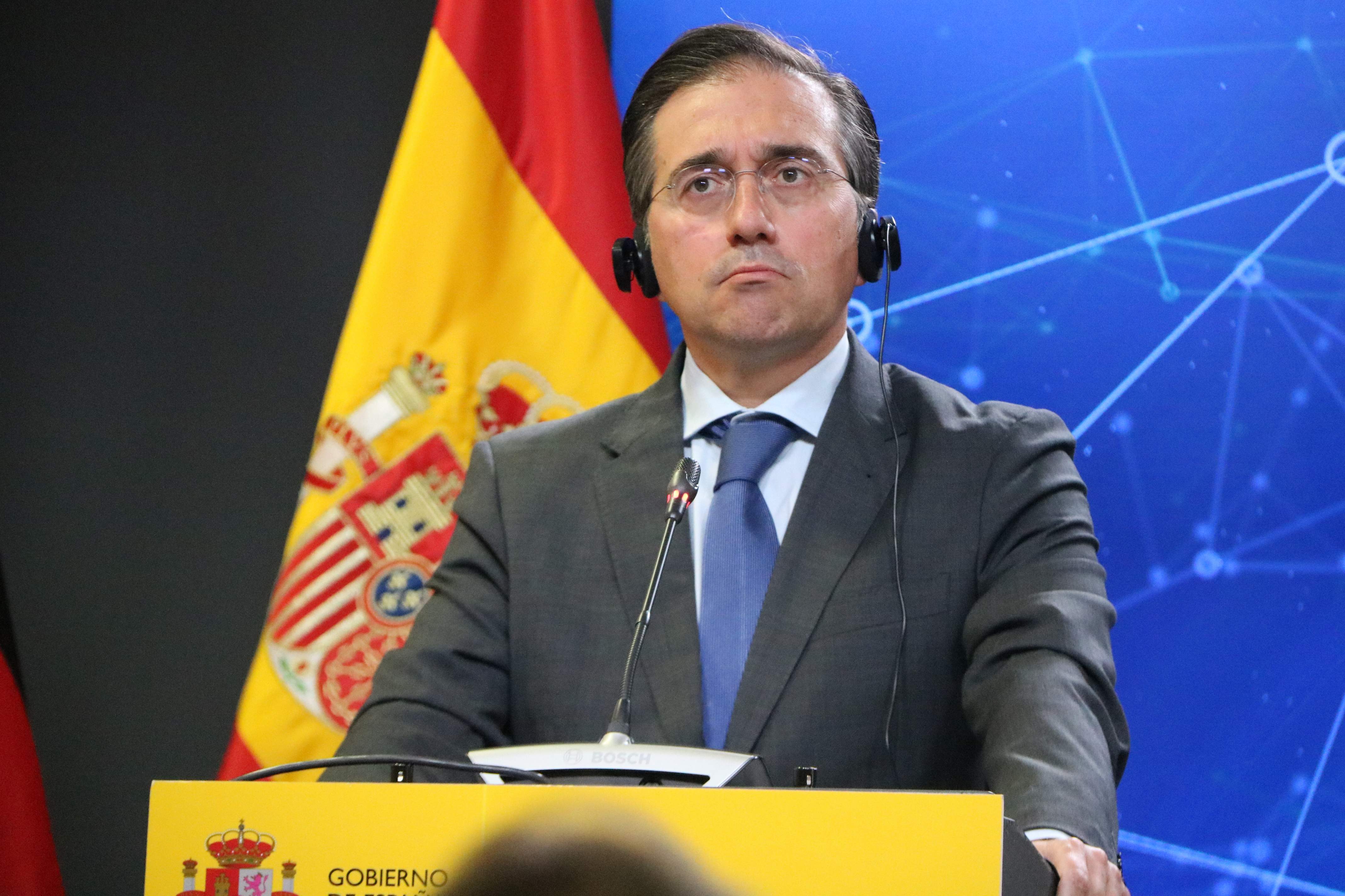 Europa mantiene el freno a oficializar el catalán: Albares negocia in extremis ante una reunión crucial