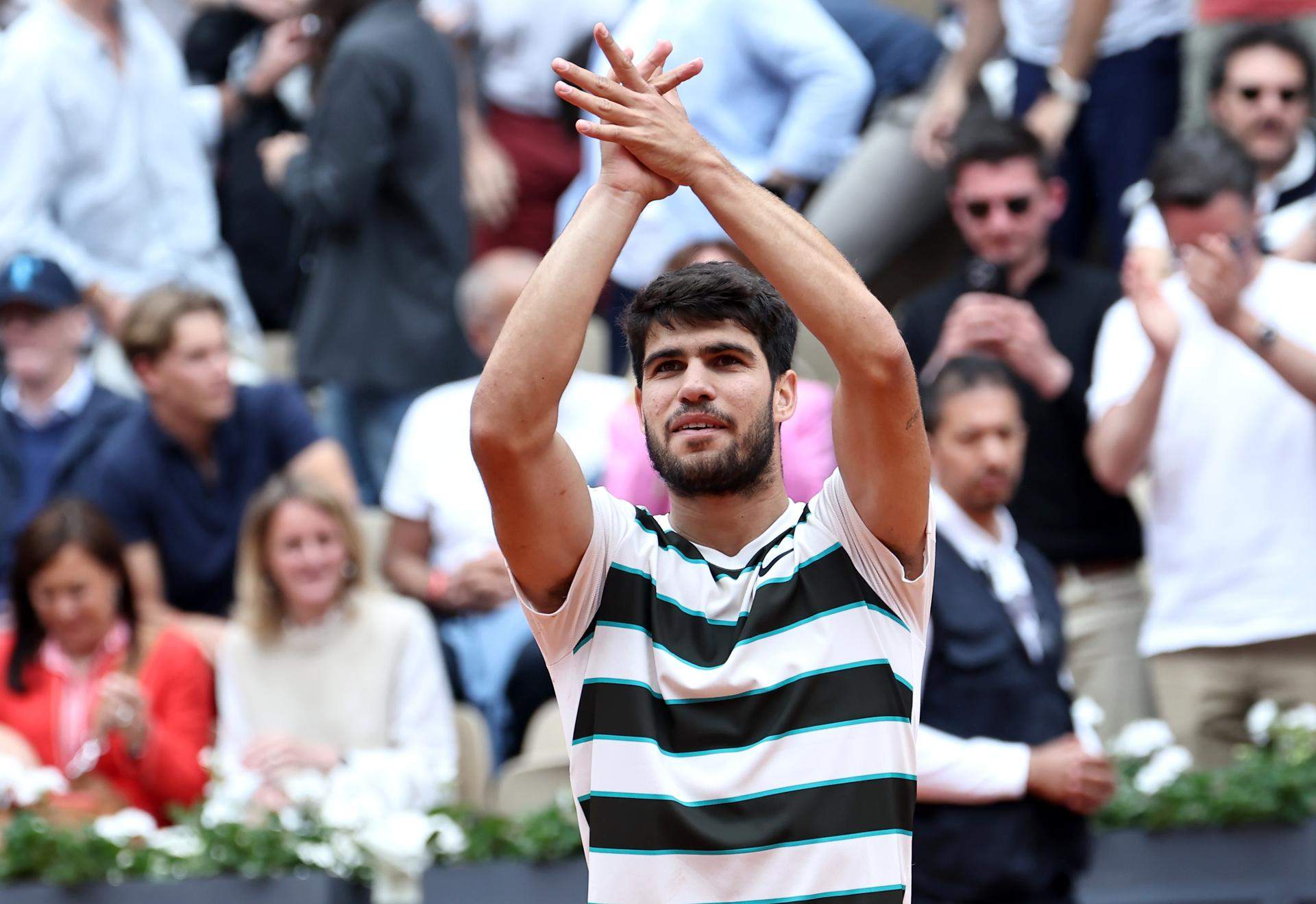 Carlos Alcaraz arranca la defensa de Roland Garros con una plácida victoria contra Zeppieri