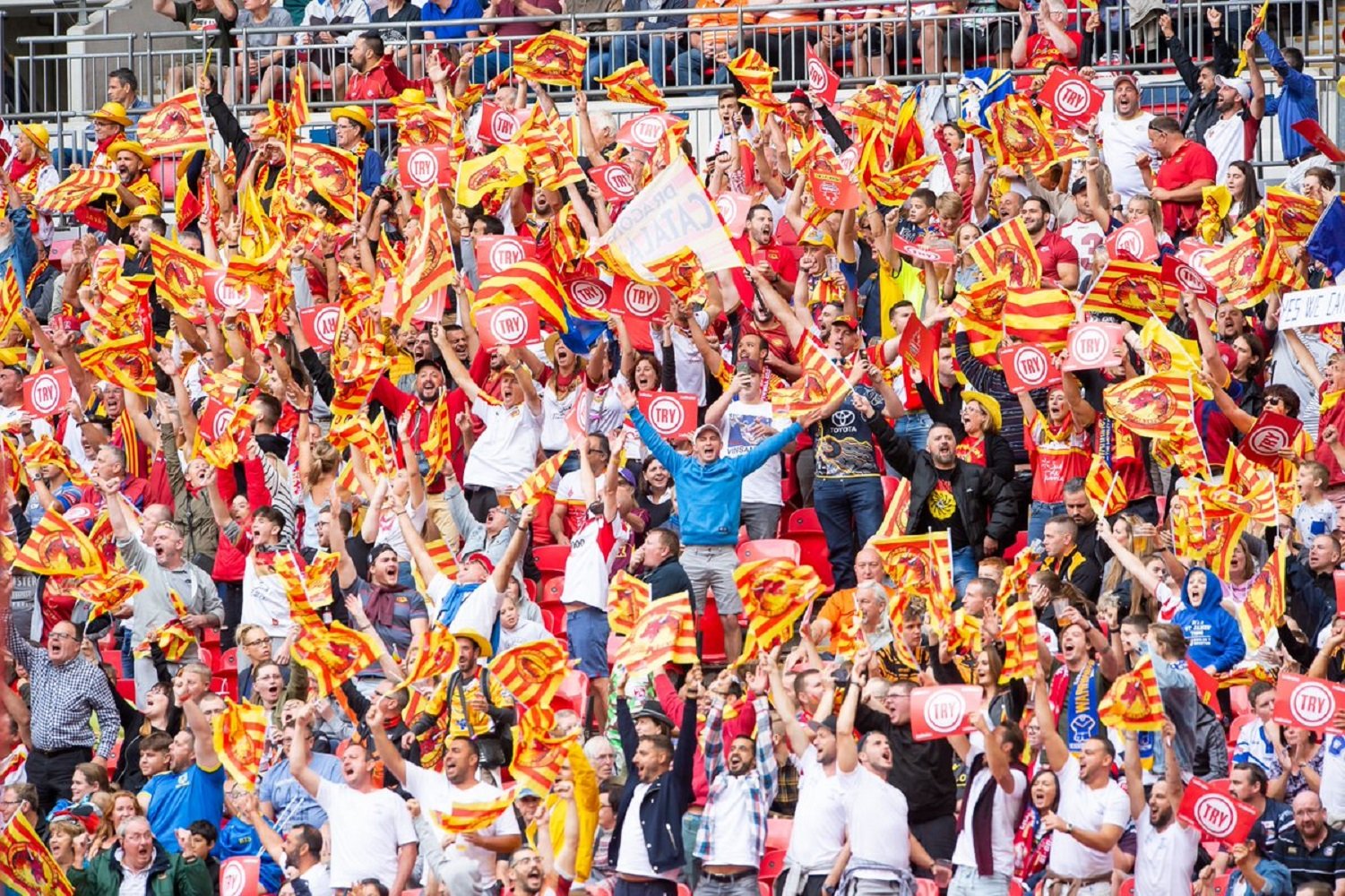 Los Dragons Catalans son recibidos como héroes y con 'Els Segadors'