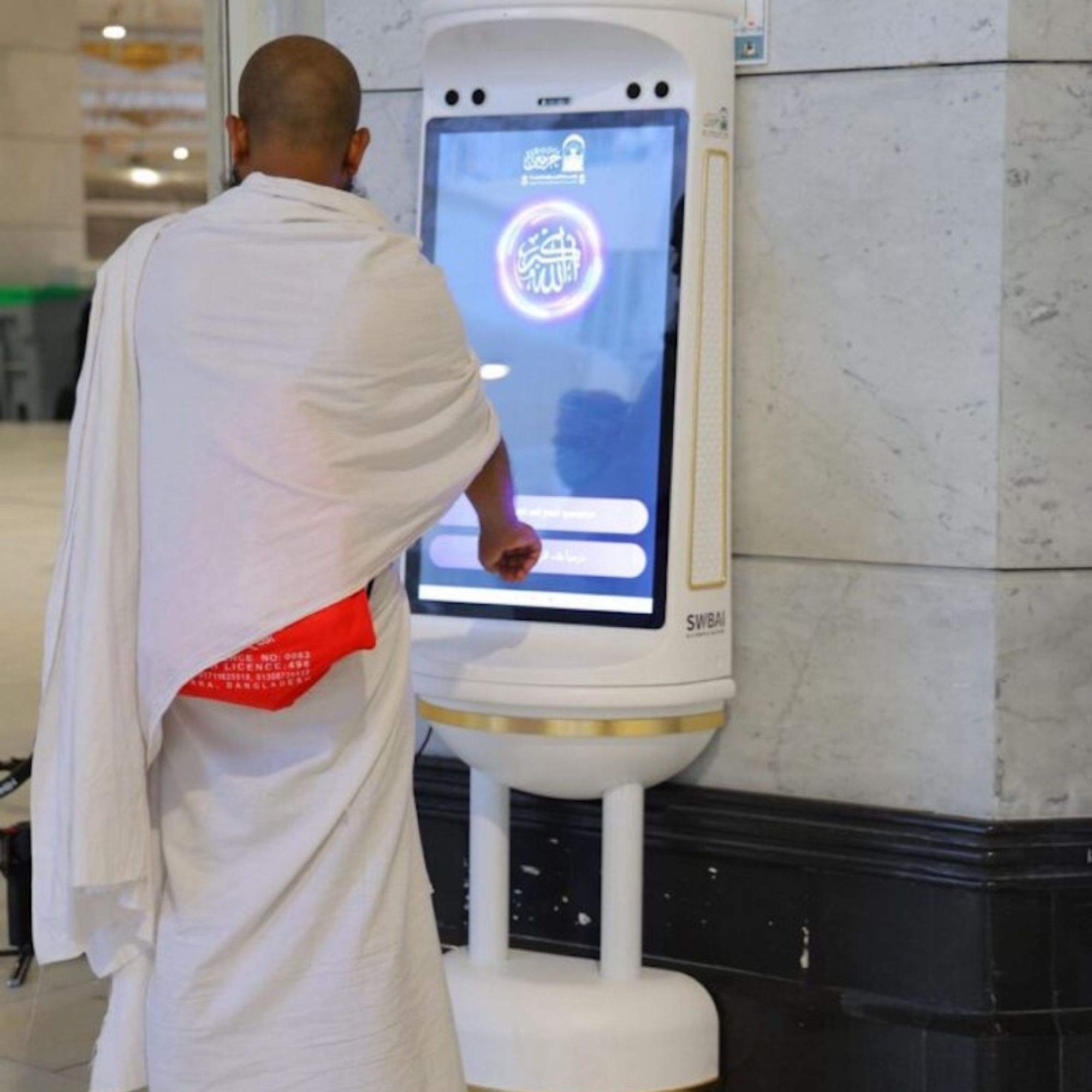 L'Aràbia Saudita presenta a La Meca el robot d'intel·ligència artificial 'Brollés' per guiar els pelegrins