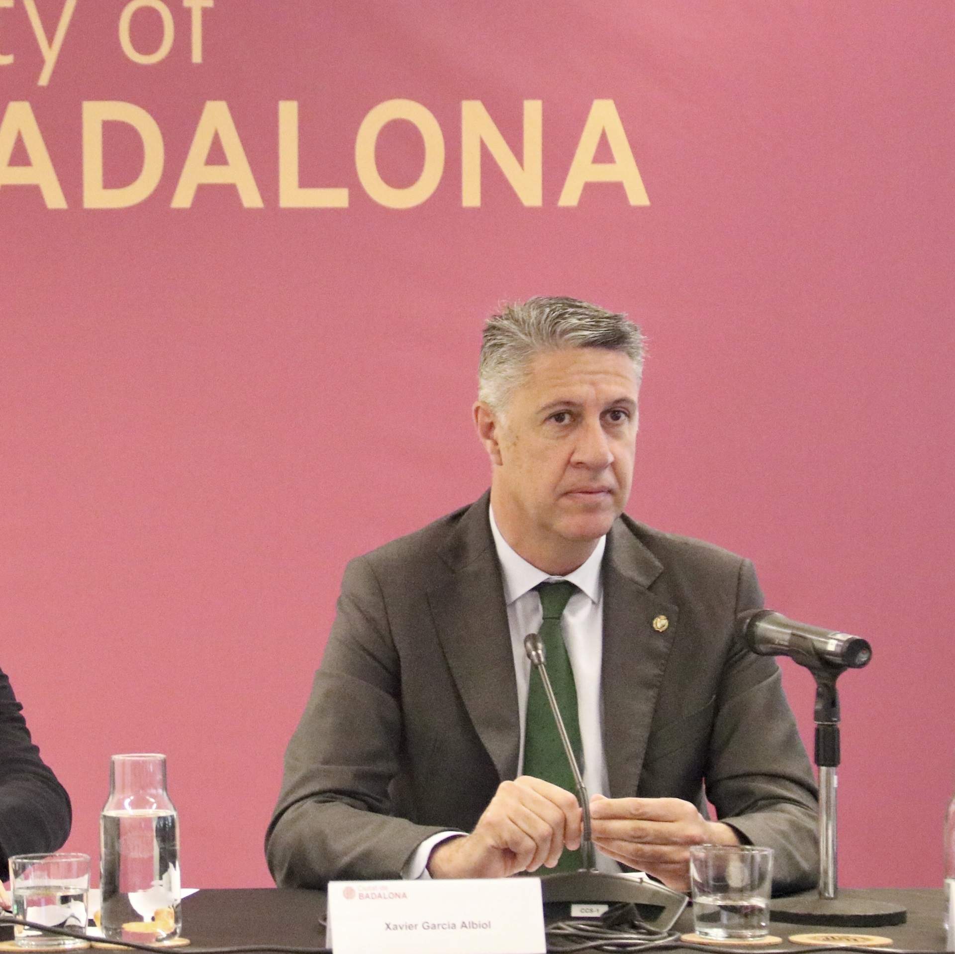 Albiol acusa a Montero de tener actitud "triste y mezquina" al no acudir a la reunión de vivienda en Badalona
