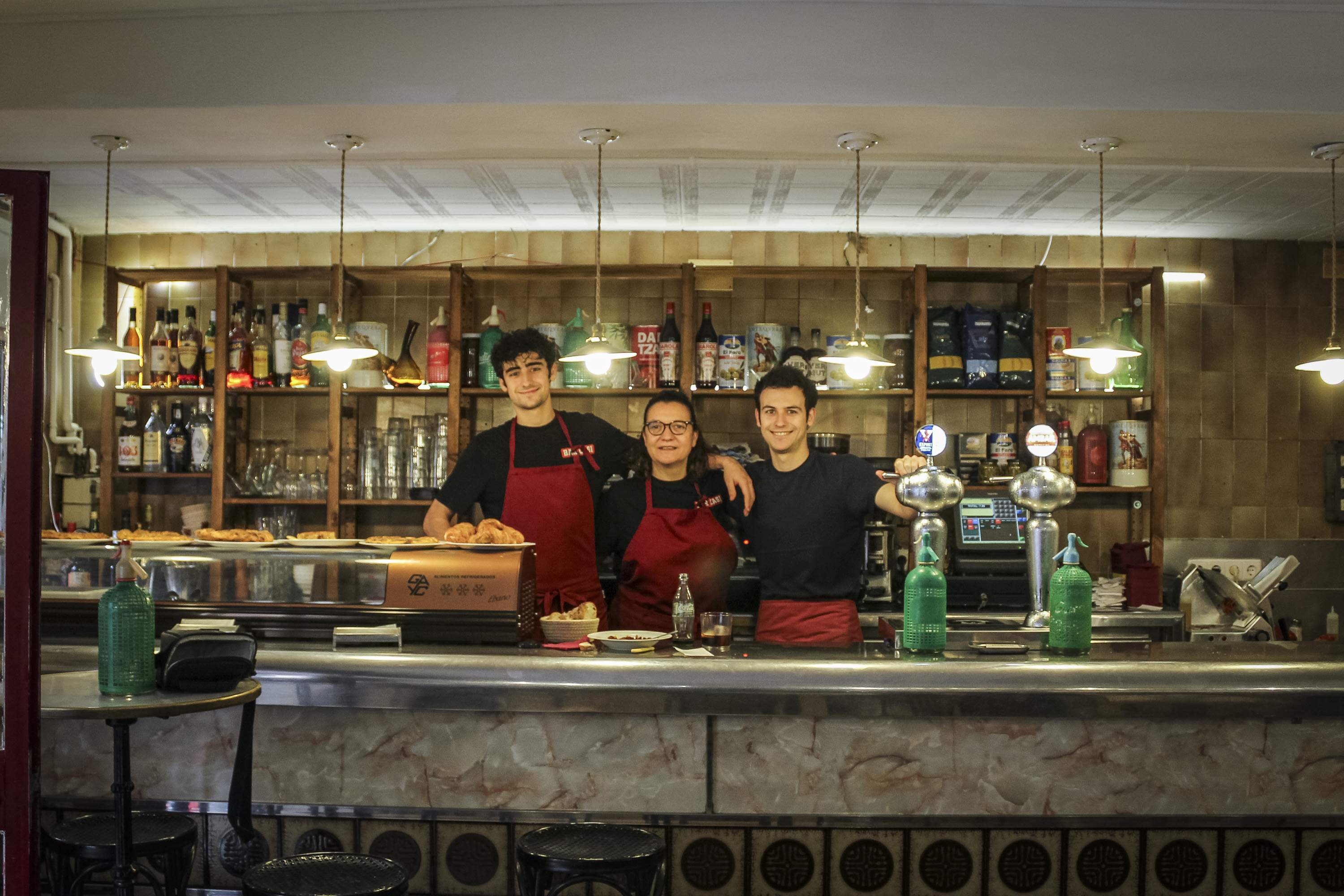 El renovado bar de Gràcia que sigue sirviendo los mejores desayunos y menús del día